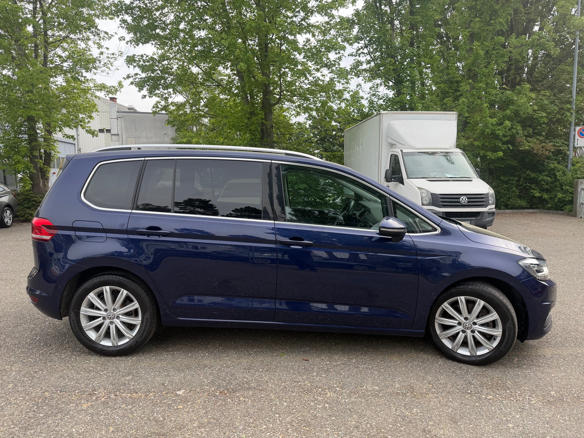 VW Touran 2.0 TDI BlueMotion Technology Highline DSG ** 190 PS ** 7-Plätzer ** Navi mit RF-kamera ** Frisch MFK *-image-11