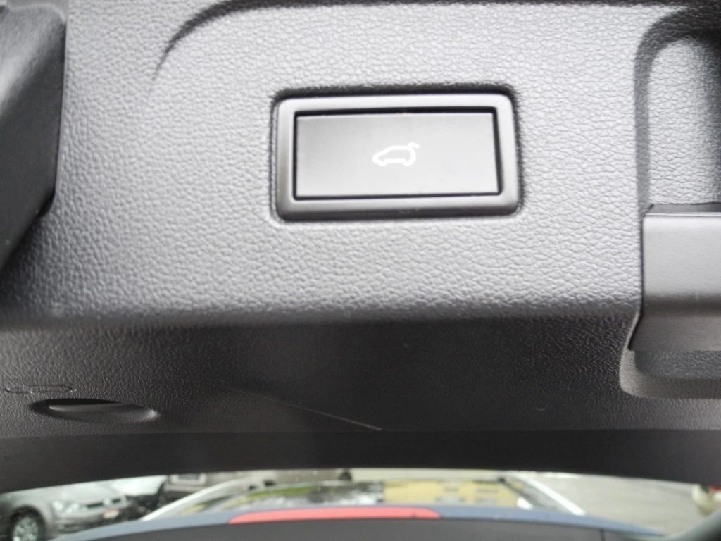 VW Touran 2.0 TDI BlueMotion Technology Highline DSG ** 190 PS ** 7-Plätzer ** Navi mit RF-kamera ** Frisch MFK *-image-12