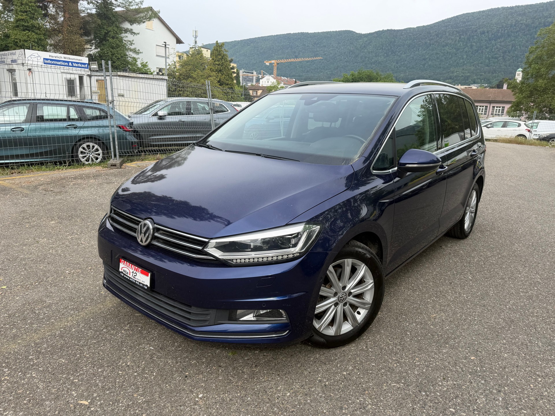 VW Touran 2.0 TDI BlueMotion Technology Highline DSG ** 190 PS ** 7-Plätzer ** Navi mit RF-kamera ** Frisch MFK *
