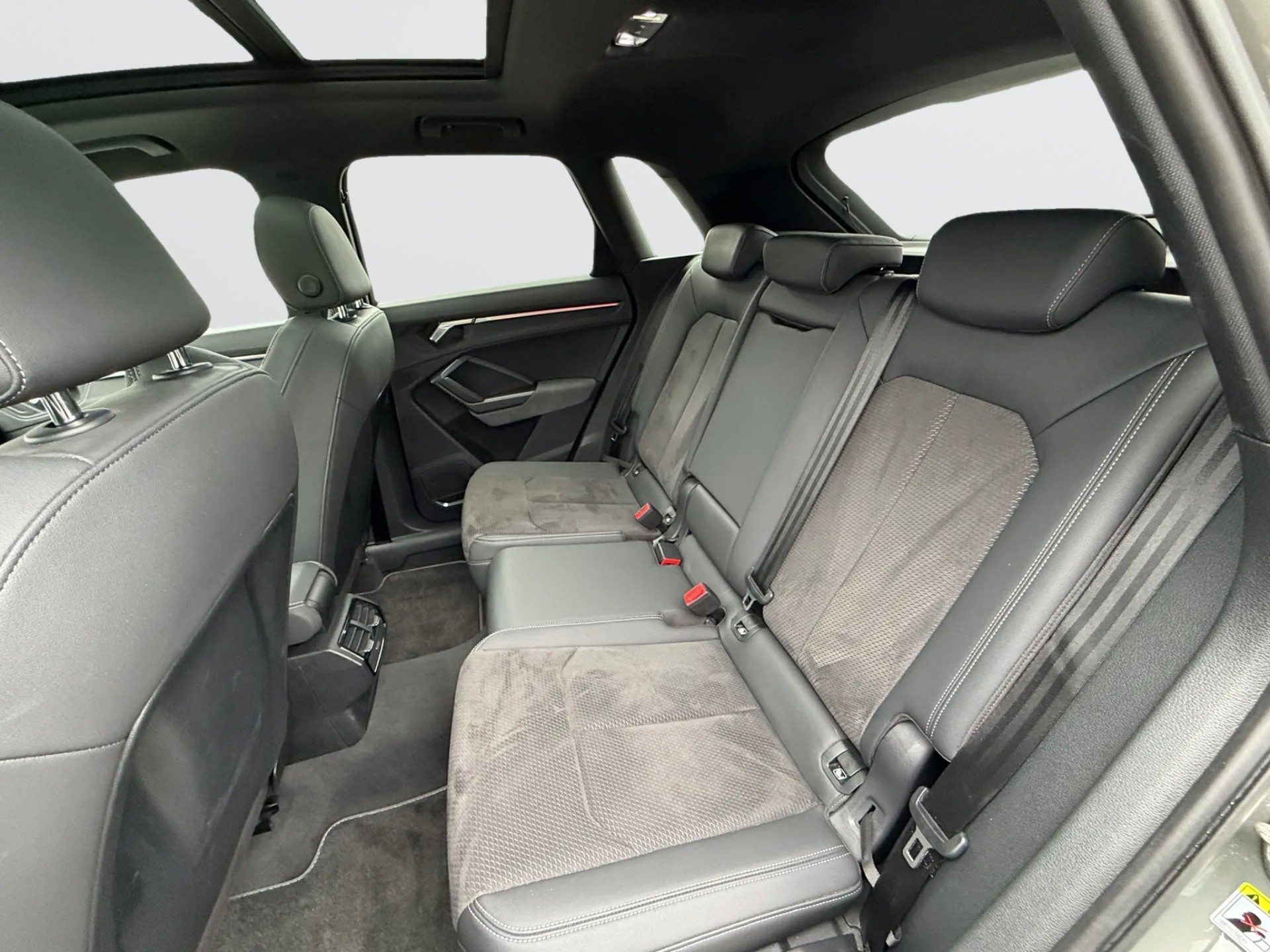 AUDI Q3 40 TFSI S line quattro S-tronic-image-10