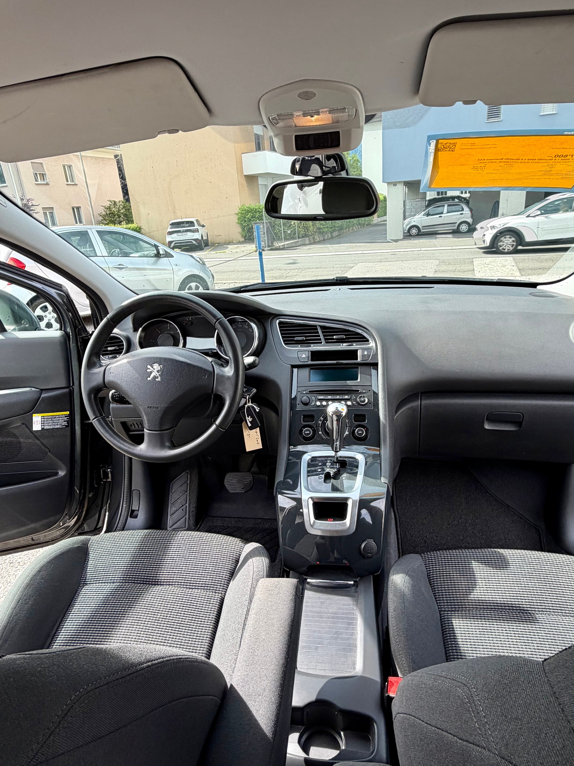 PEUGEOT 5008 1.6 BlueHDi 5008 1.6 BlueHDi Business EAT-image-10