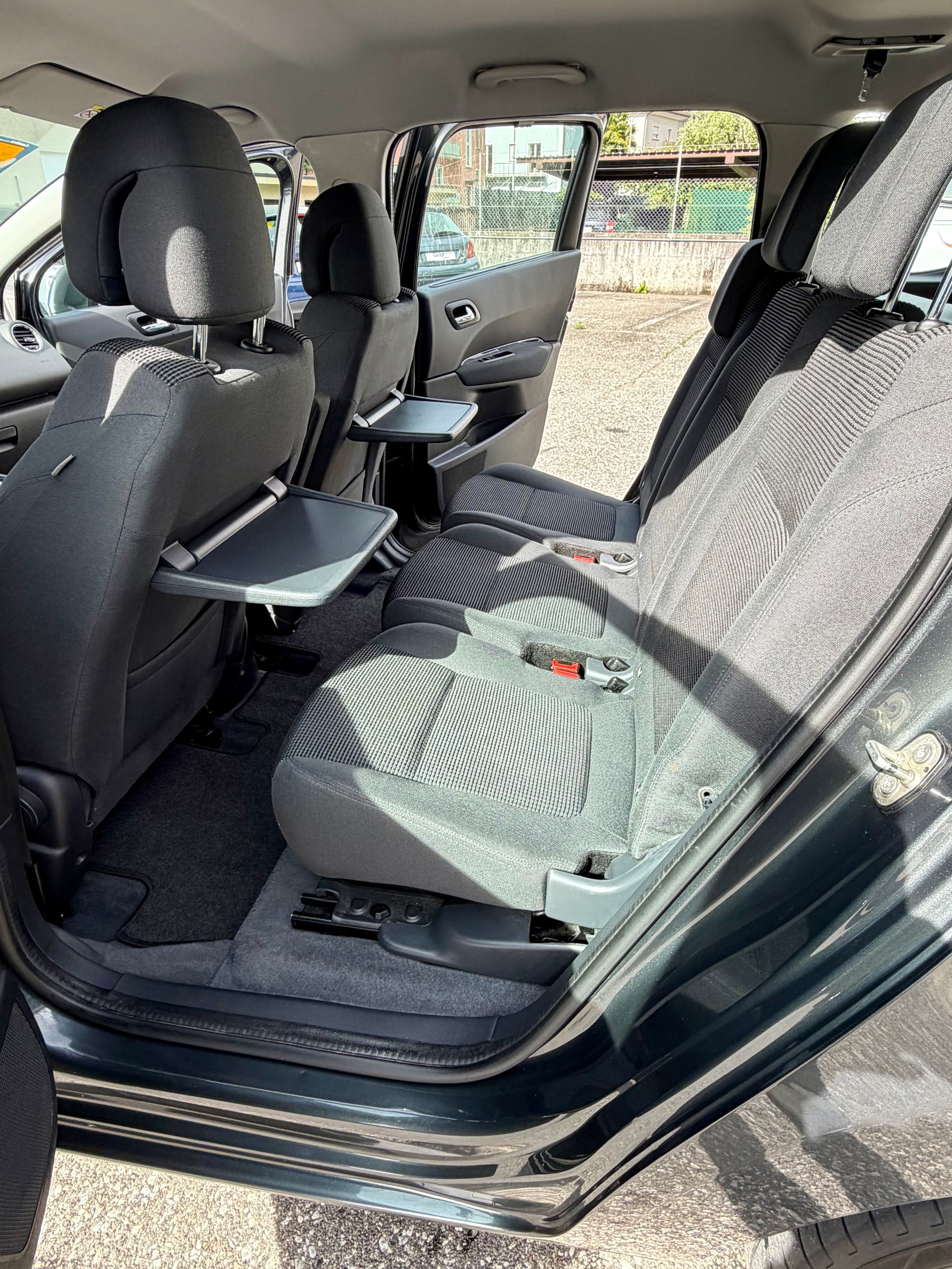 PEUGEOT 5008 1.6 BlueHDi 5008 1.6 BlueHDi Business EAT-image-7