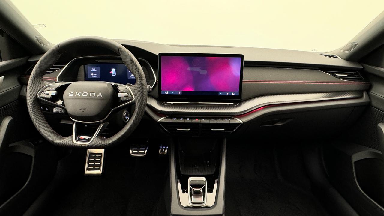 SKODA Octavia Combi 2.0 TSI DSG RS-image-5