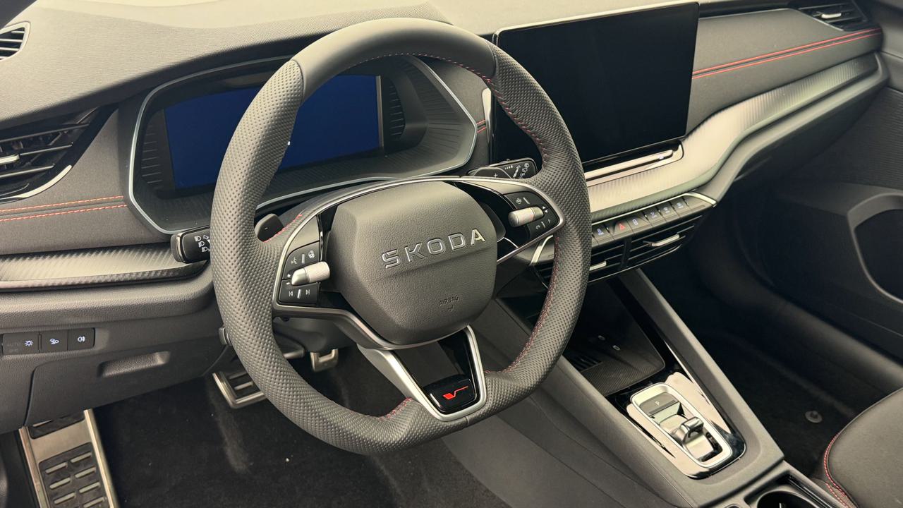 SKODA Octavia Combi 2.0 TSI DSG RS-image-6