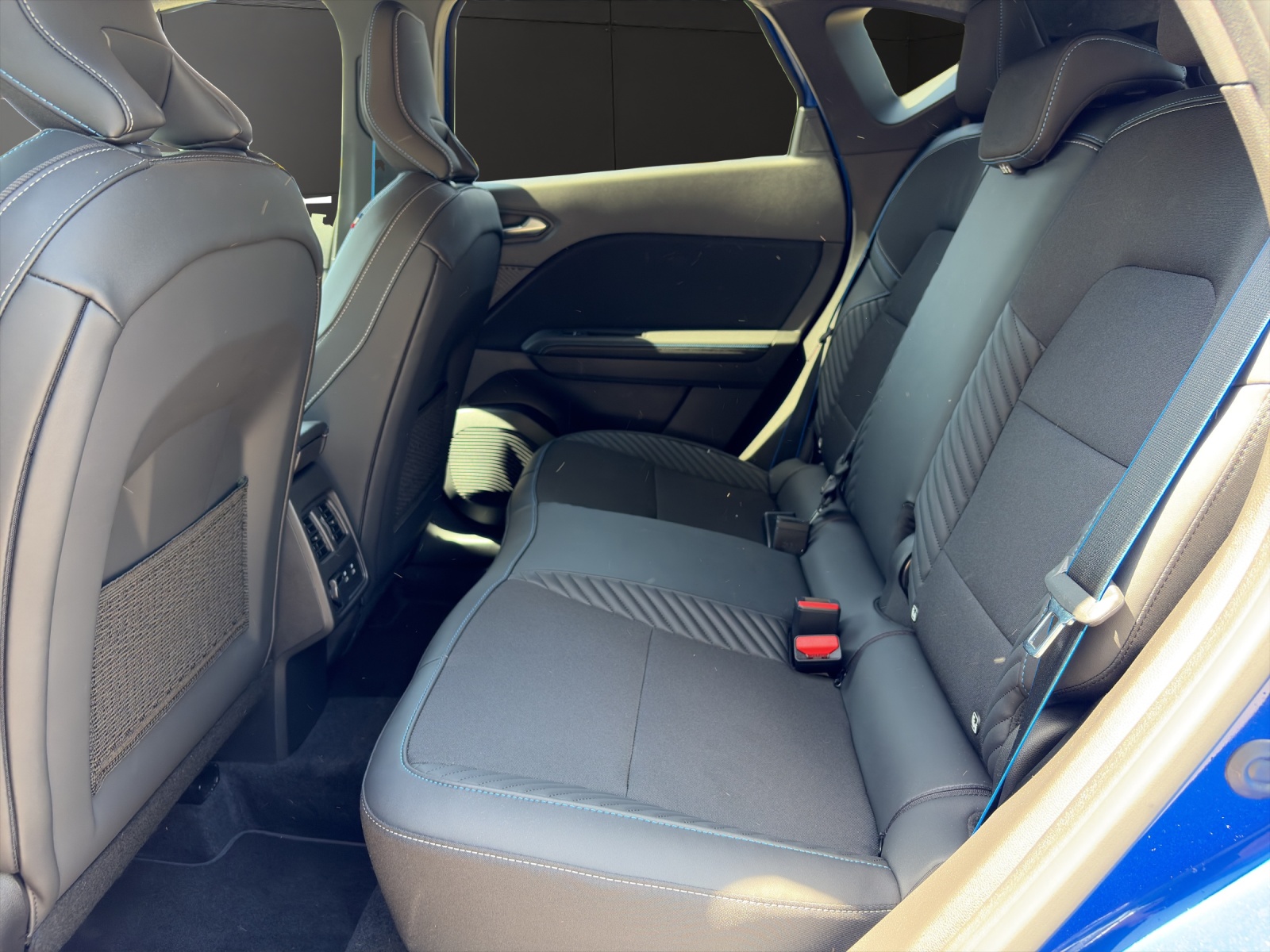 RENAULT Captur 1.6 E-Tech 145 Esprit Alpine DHT-image-11