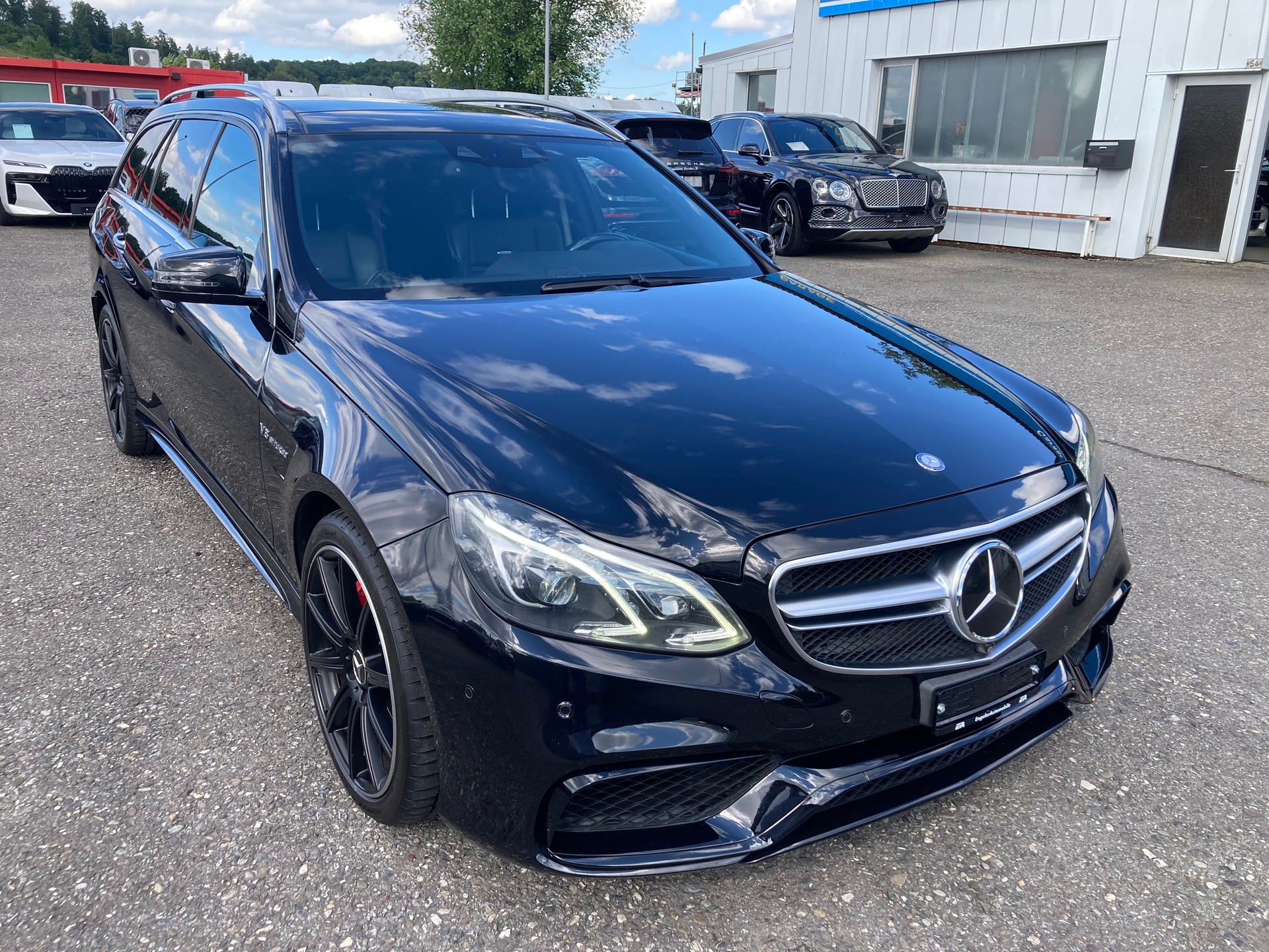 MERCEDES-BENZ E 63 AMG S 4Matic Speedshift Driver Package-showroom-element-2