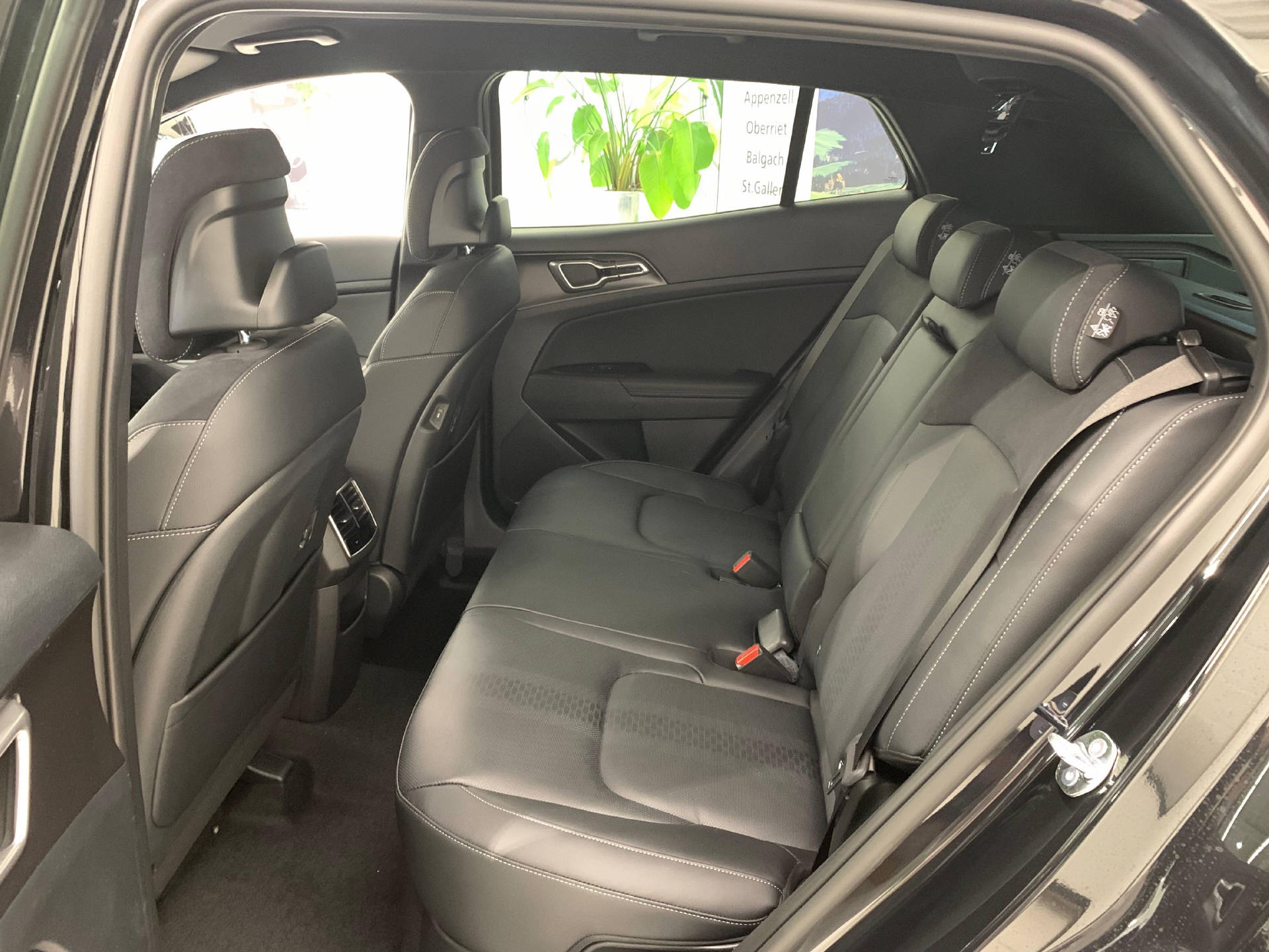 KIA Sportage 1.6 T-GDi Hybrid Black Edition-image-10
