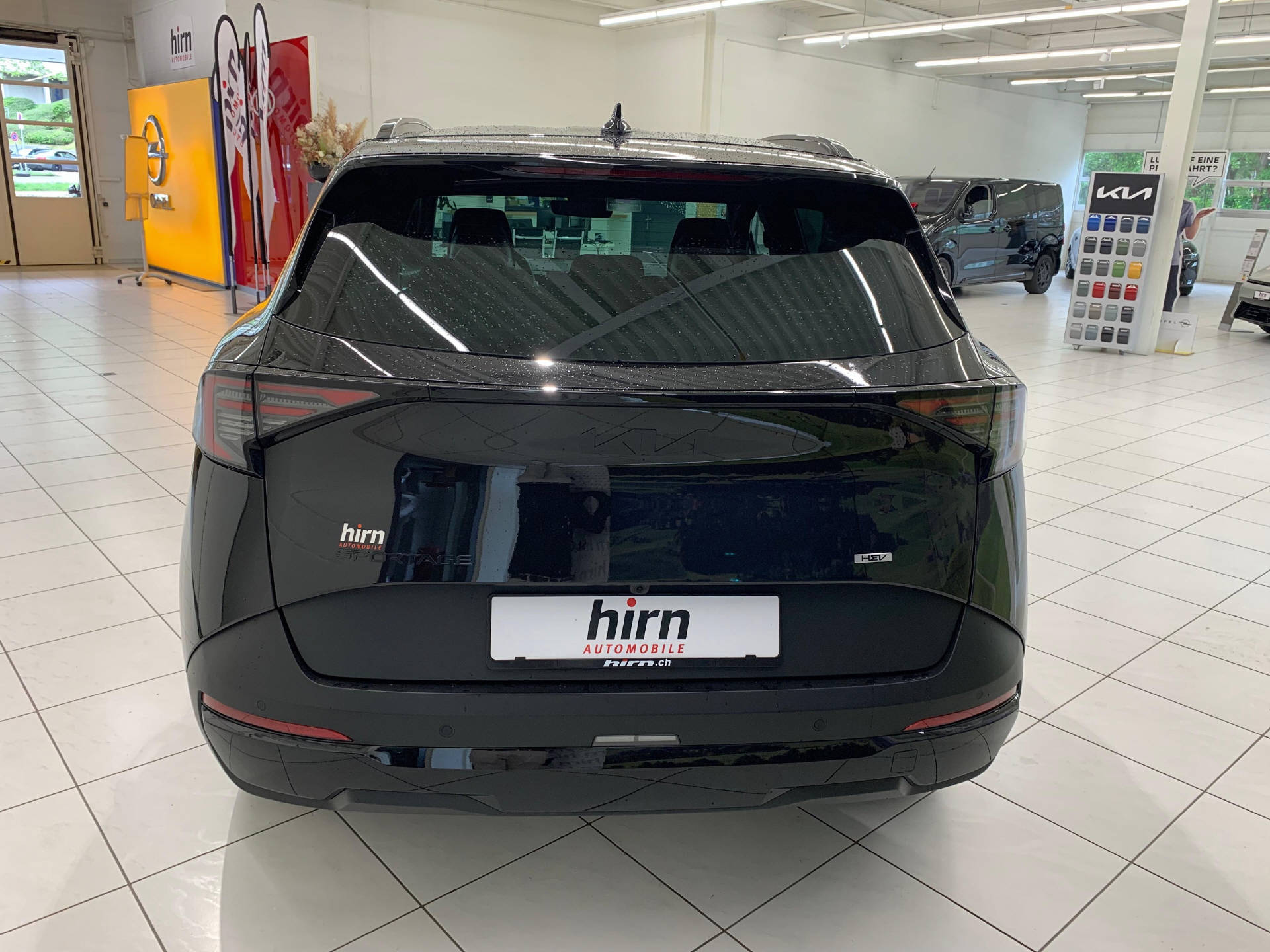 KIA Sportage 1.6 T-GDi Hybrid Black Edition-image-4