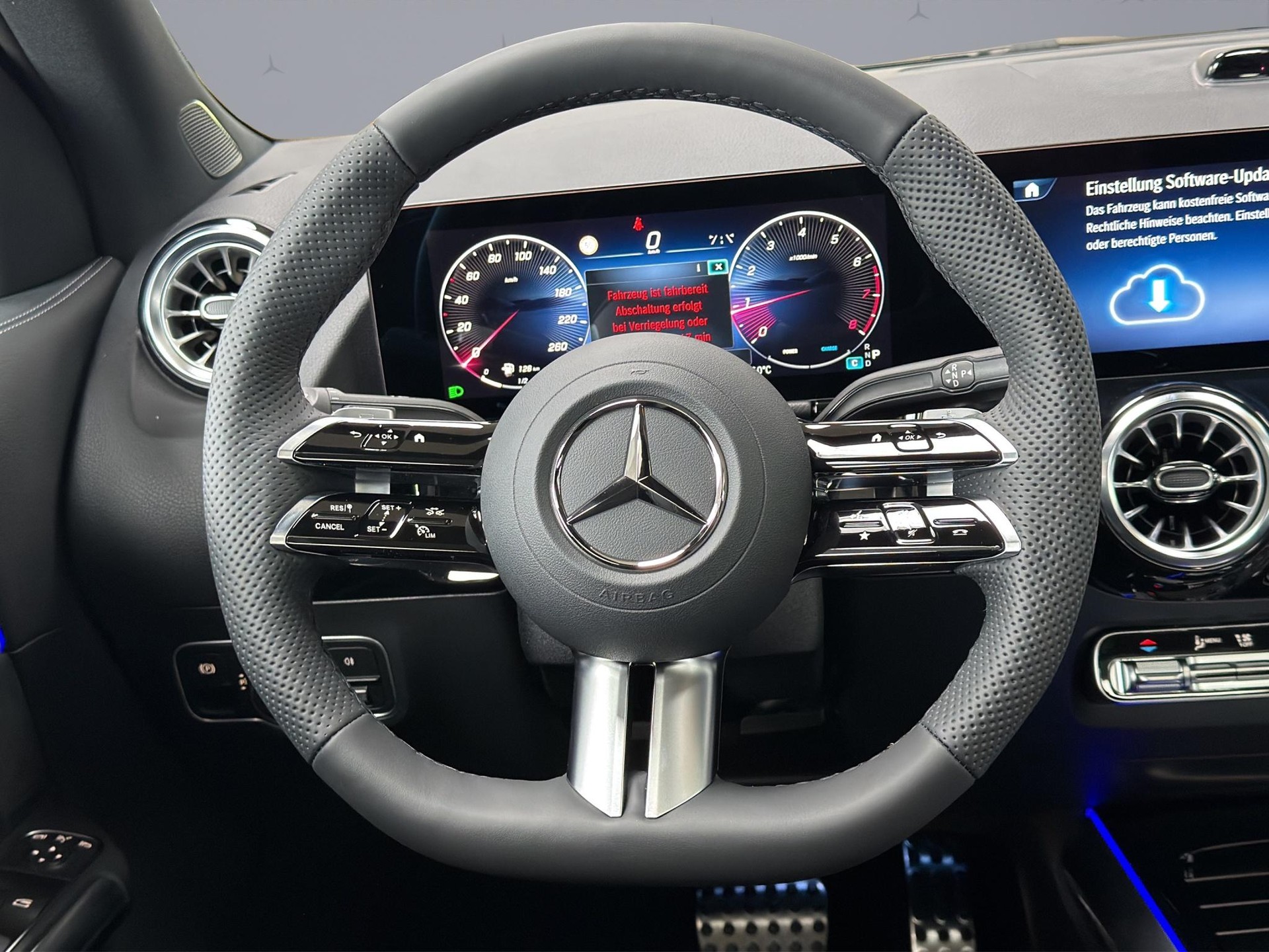 MERCEDES-BENZ GLA 200 Night Star AMG Line-image-11