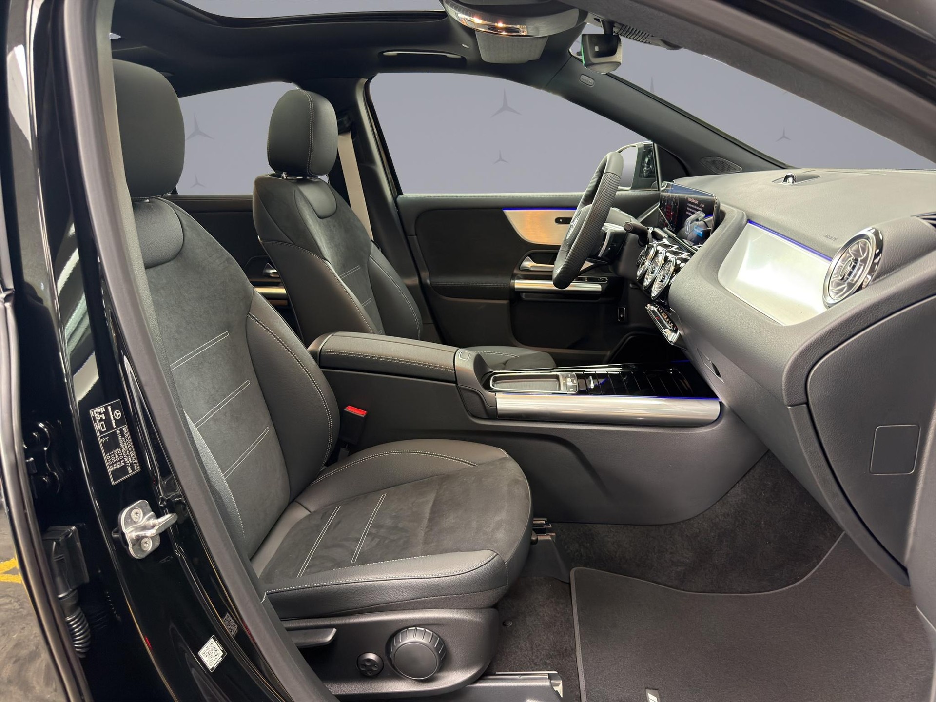 MERCEDES-BENZ GLA 200 Night Star AMG Line-image-15