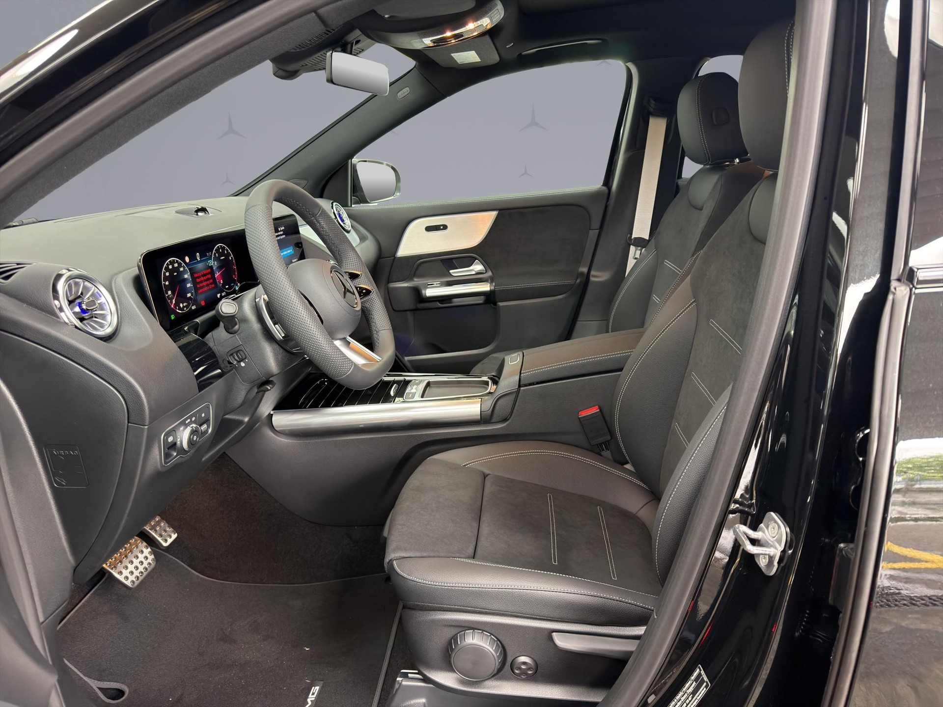 MERCEDES-BENZ GLA 200 Night Star AMG Line-image-8