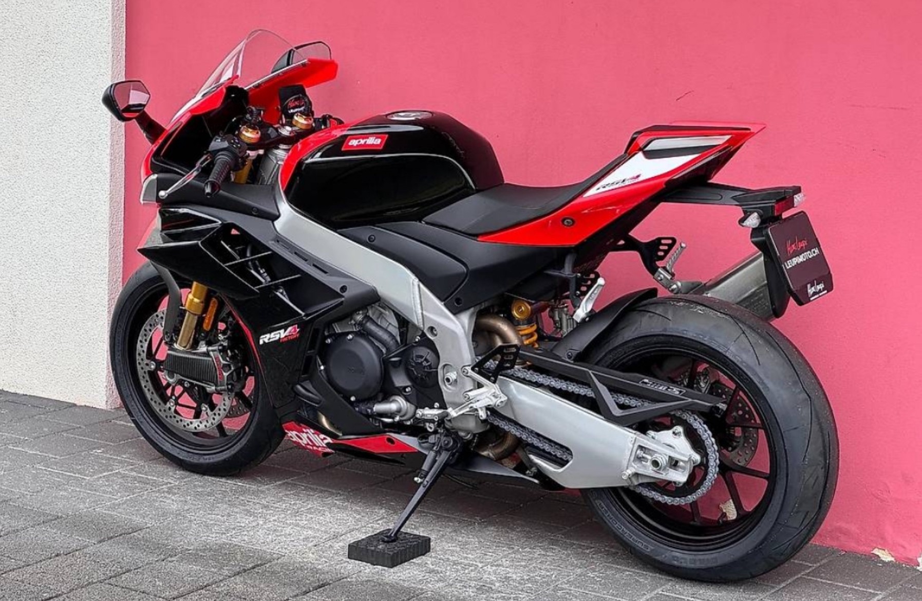 APRILIA RSV4 1100 Factory SE 09 SBK-image-1