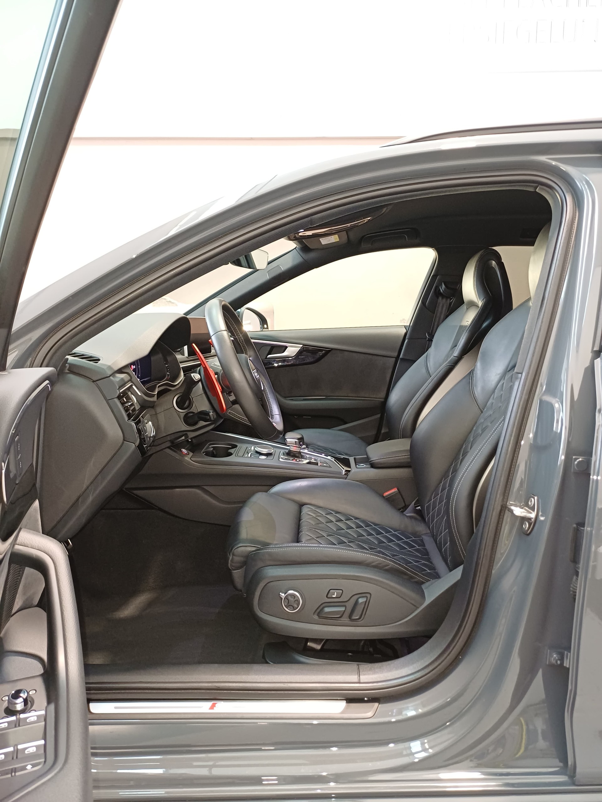 AUDI 3.0 V6 TFSI quattro S-Tronic-image-8