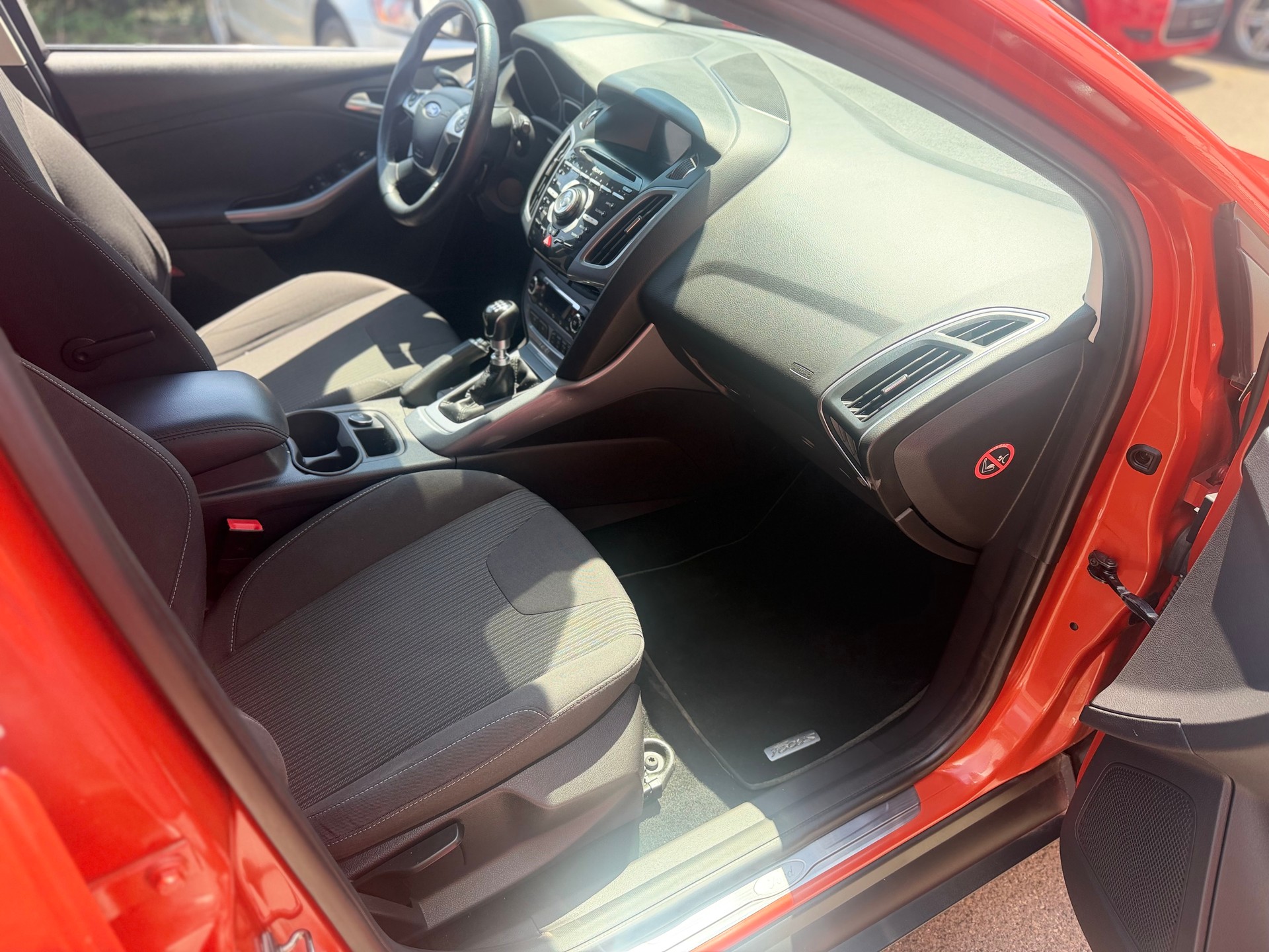 FORD Focus 1.0 SCTi Titanium-image-8