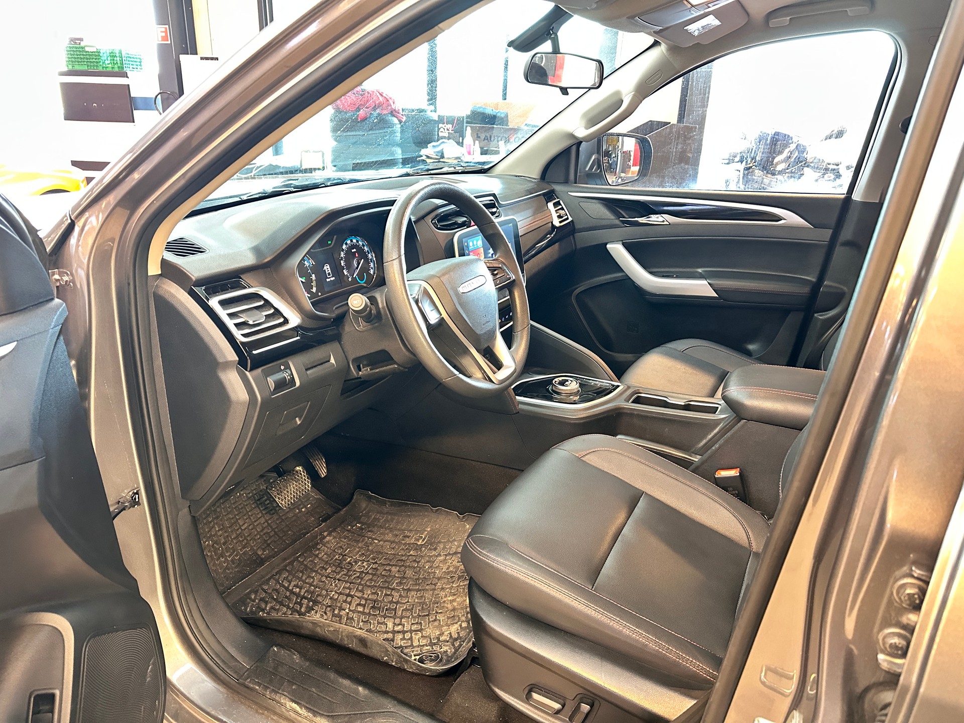 MAXUS T90 EV-image-4