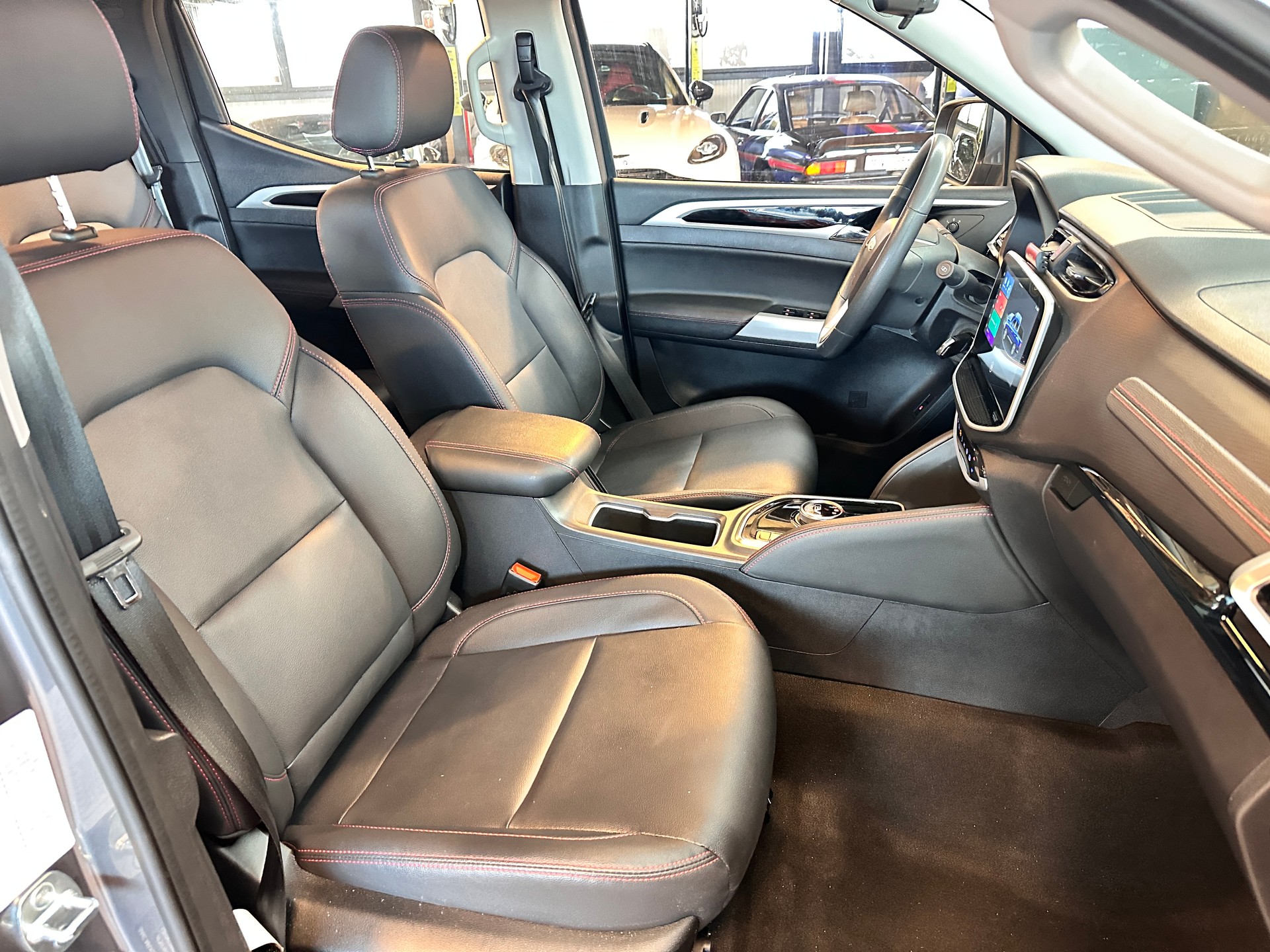 MAXUS T90 EV-image-6