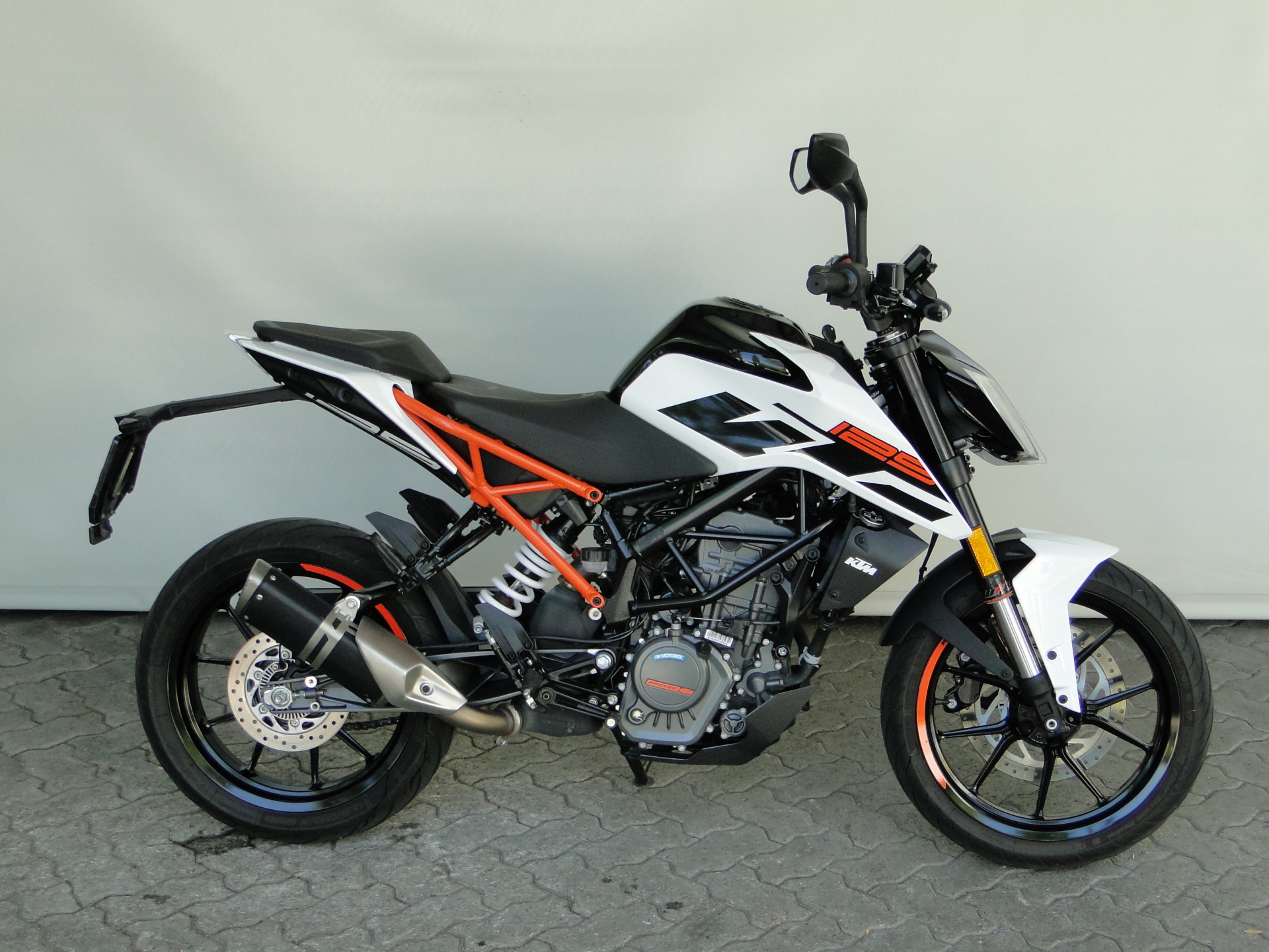 KTM 125 Duke-image-2