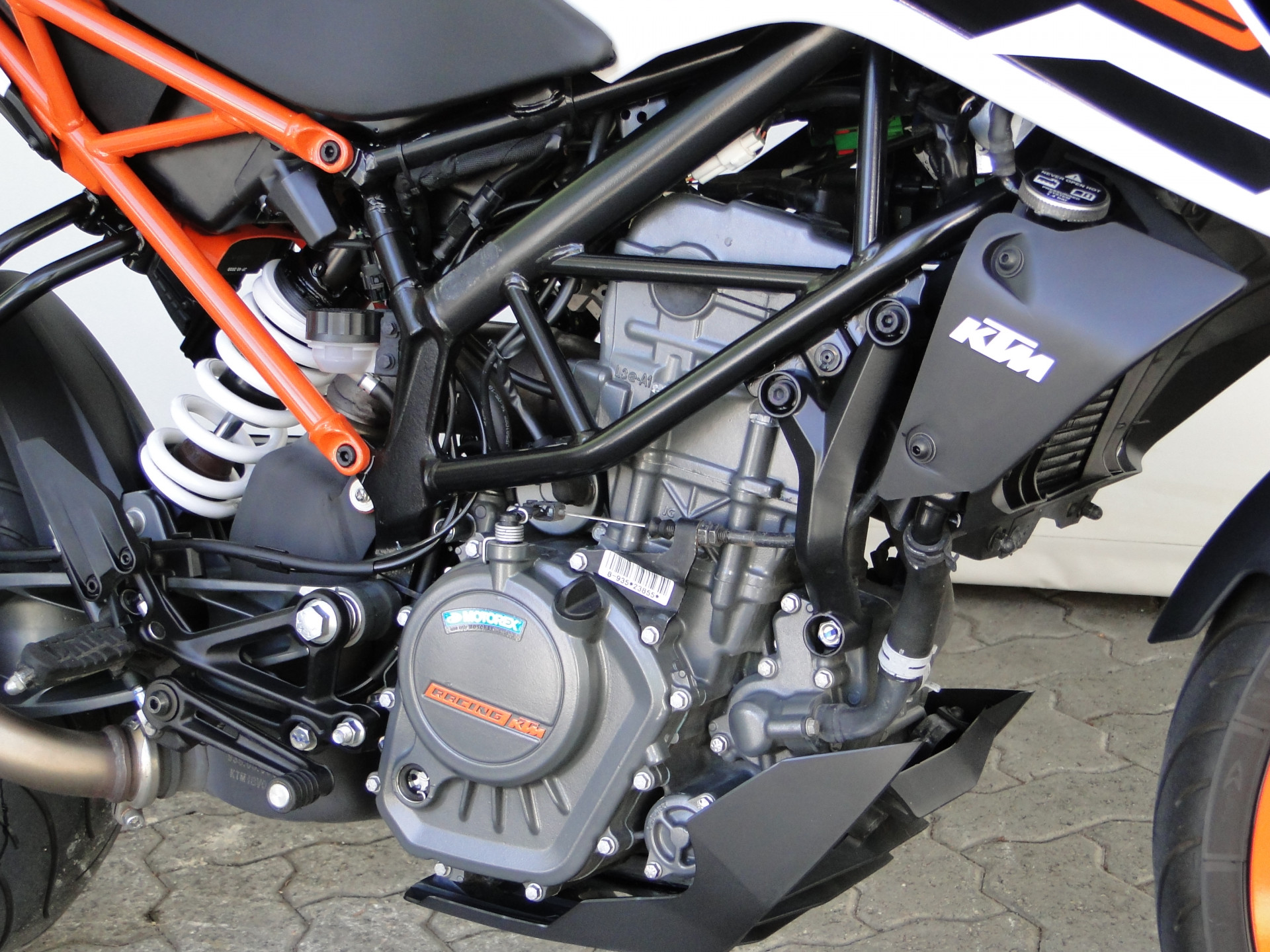 KTM 125 Duke-image-4
