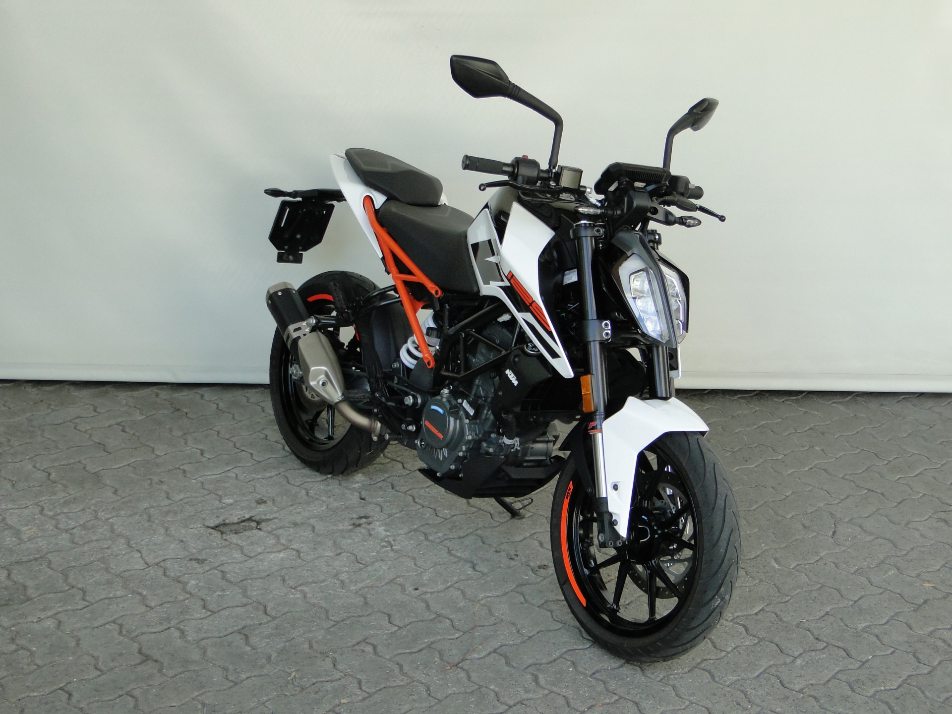KTM 125 Duke-image-1