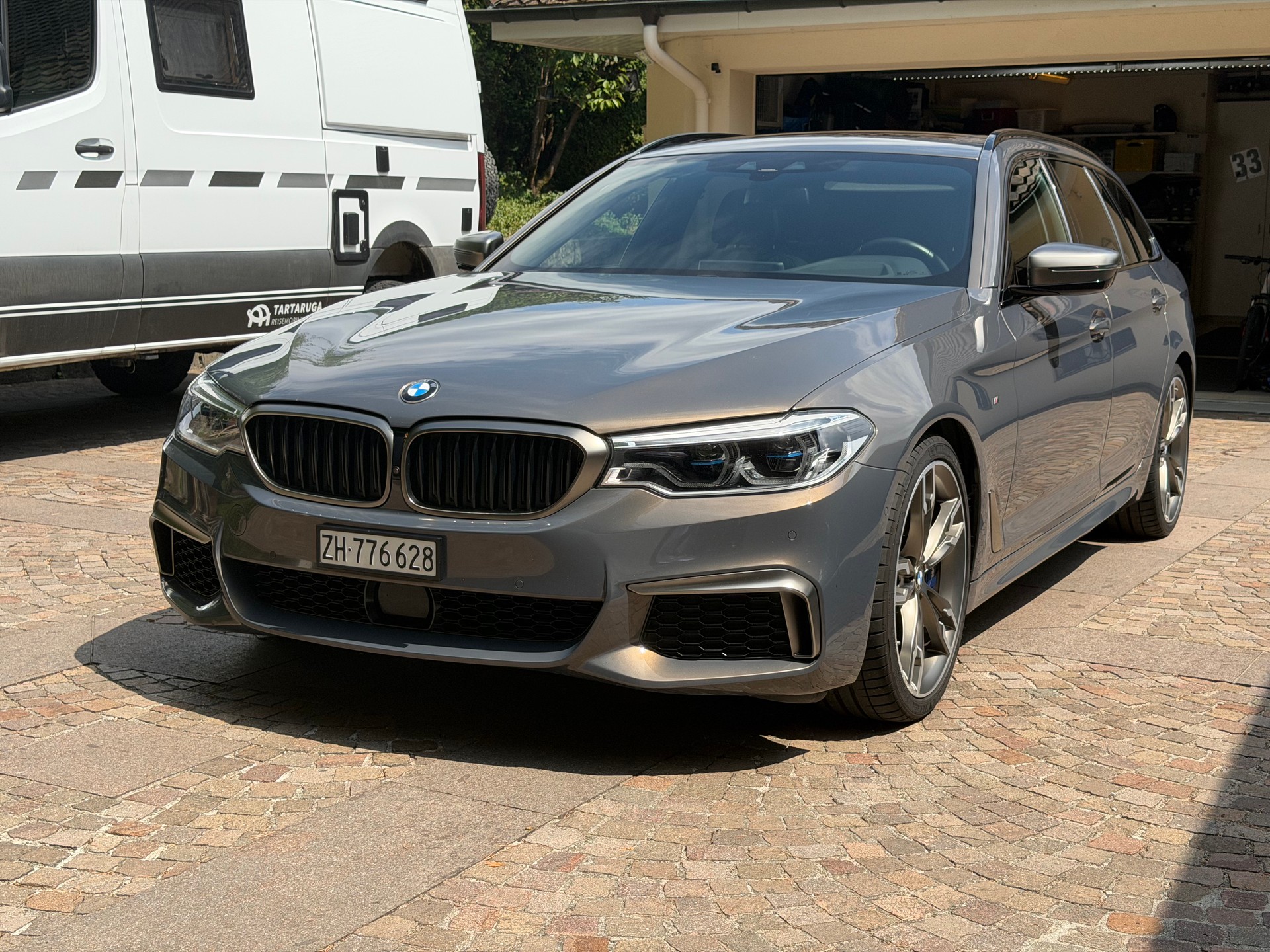BMW BMW M550d xDrive Touring – 1. Hand – Individual – Laser – Pano – Standheizung – HUD