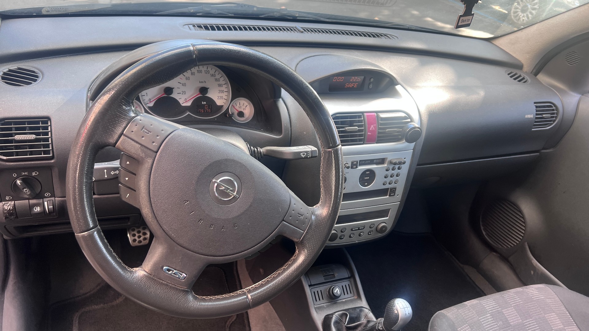 OPEL Corsa 1.8 16V Cosmo-image-9