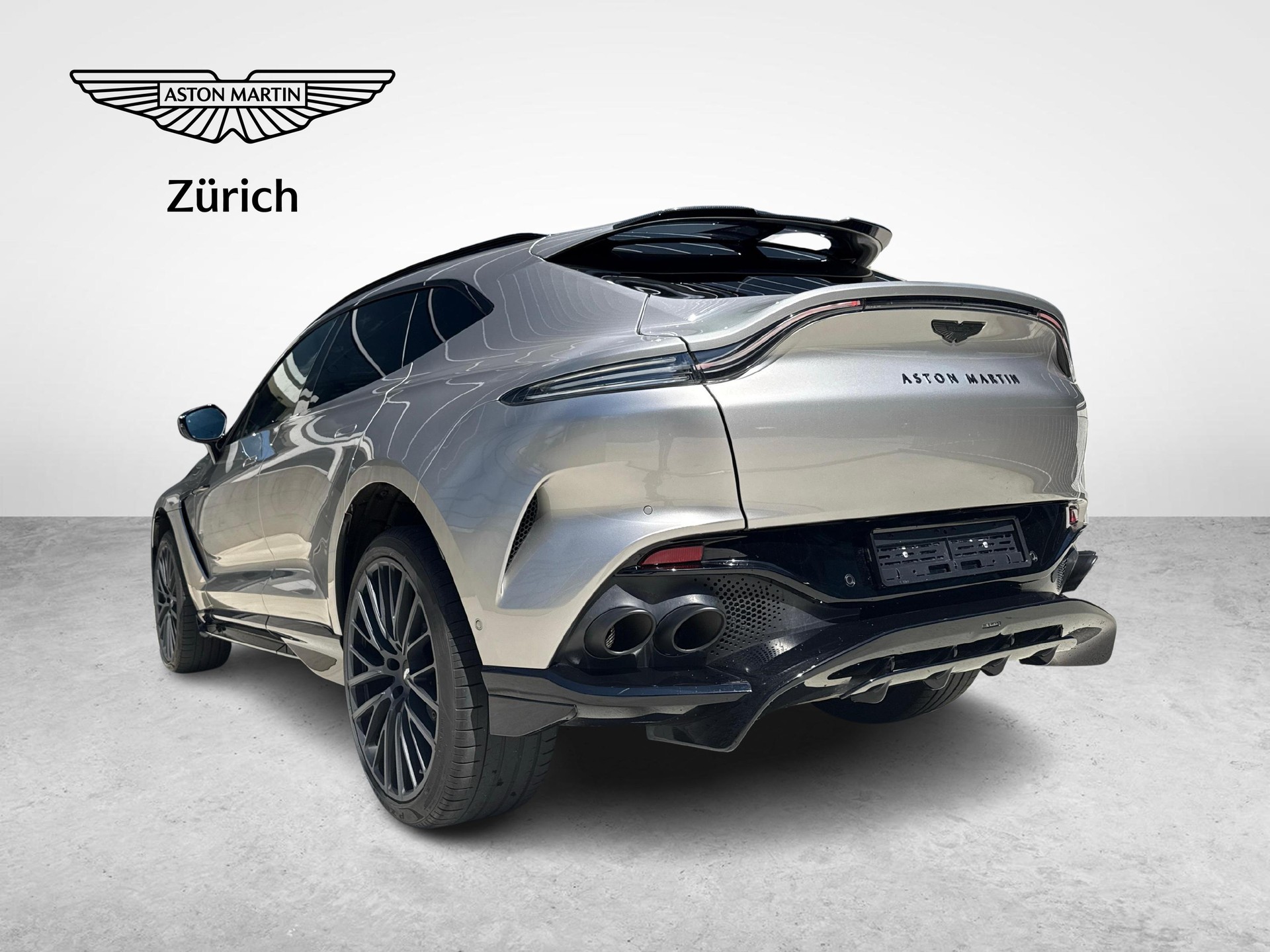 ASTON MARTIN DBX 707 4.0 V8 Bi-Turbo-showroom-element-2