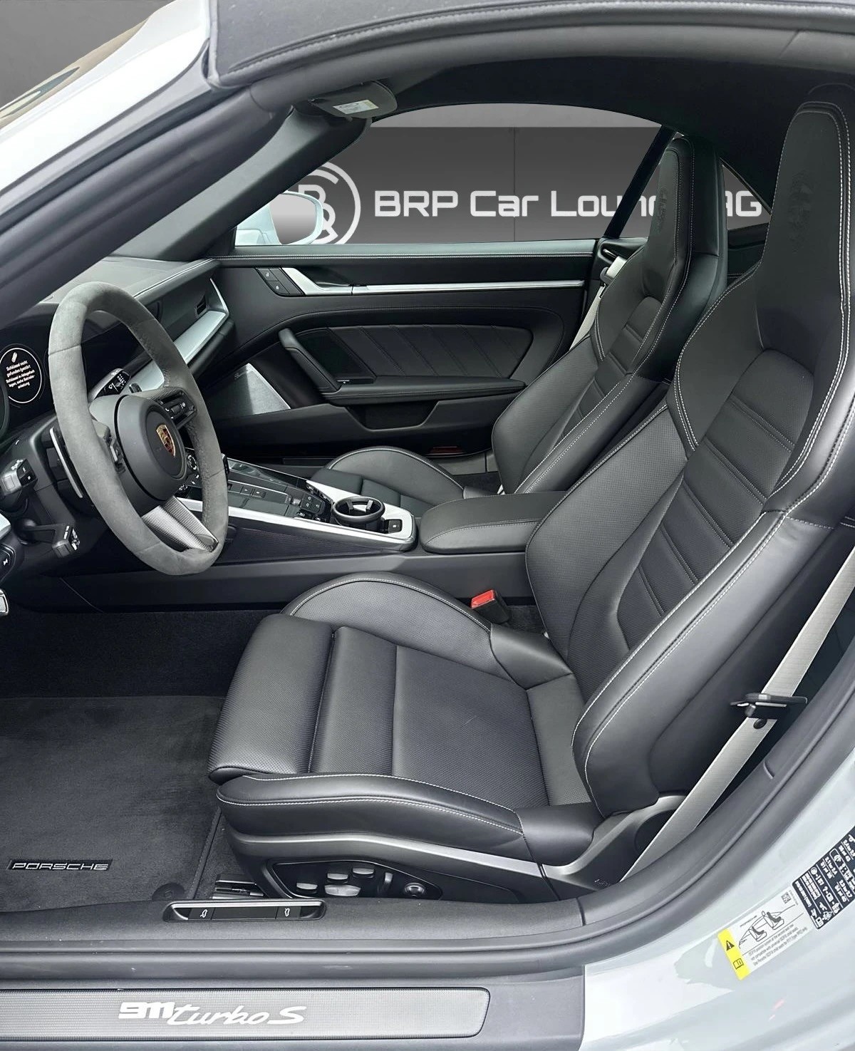 PORSCHE 911 Turbo S Cabriolet PDK-image-8