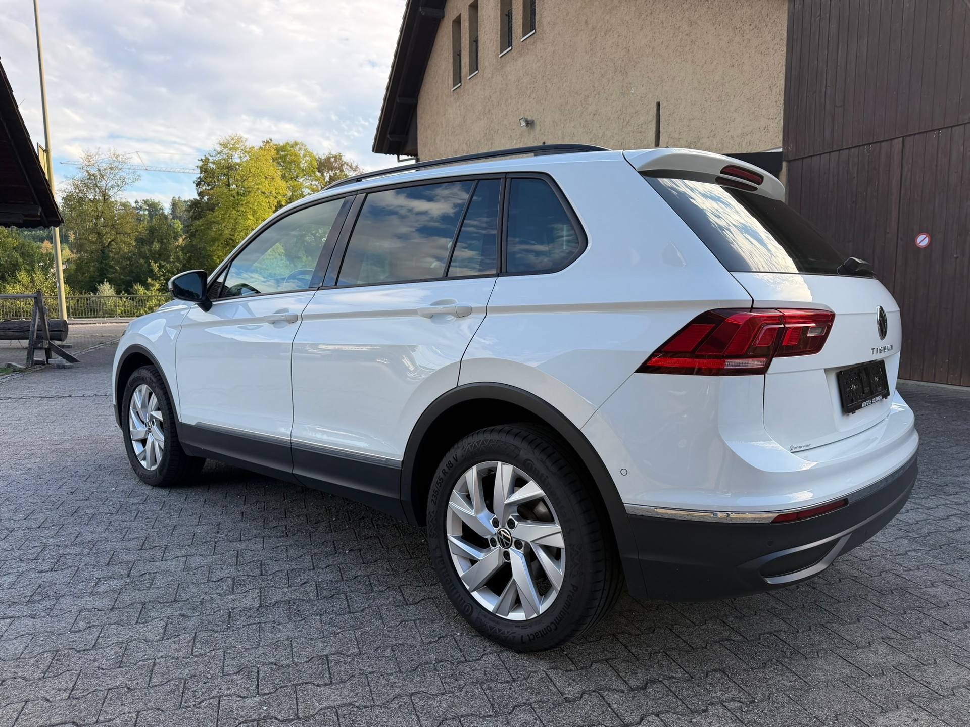 VW Tiguan 2.0TSI Life 4Motion DSG-image-5