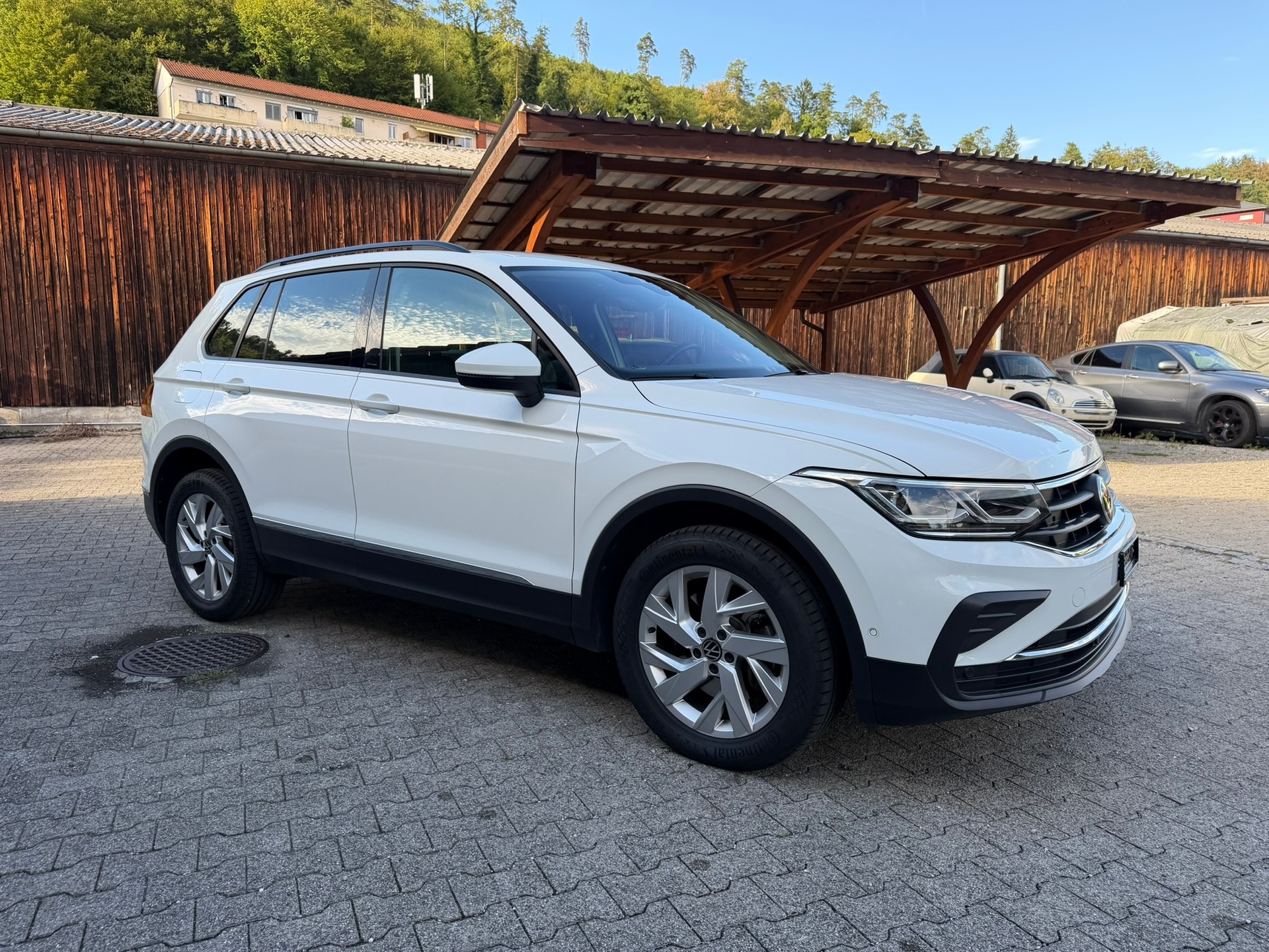 VW Tiguan 2.0TSI Life 4Motion DSG-image-2