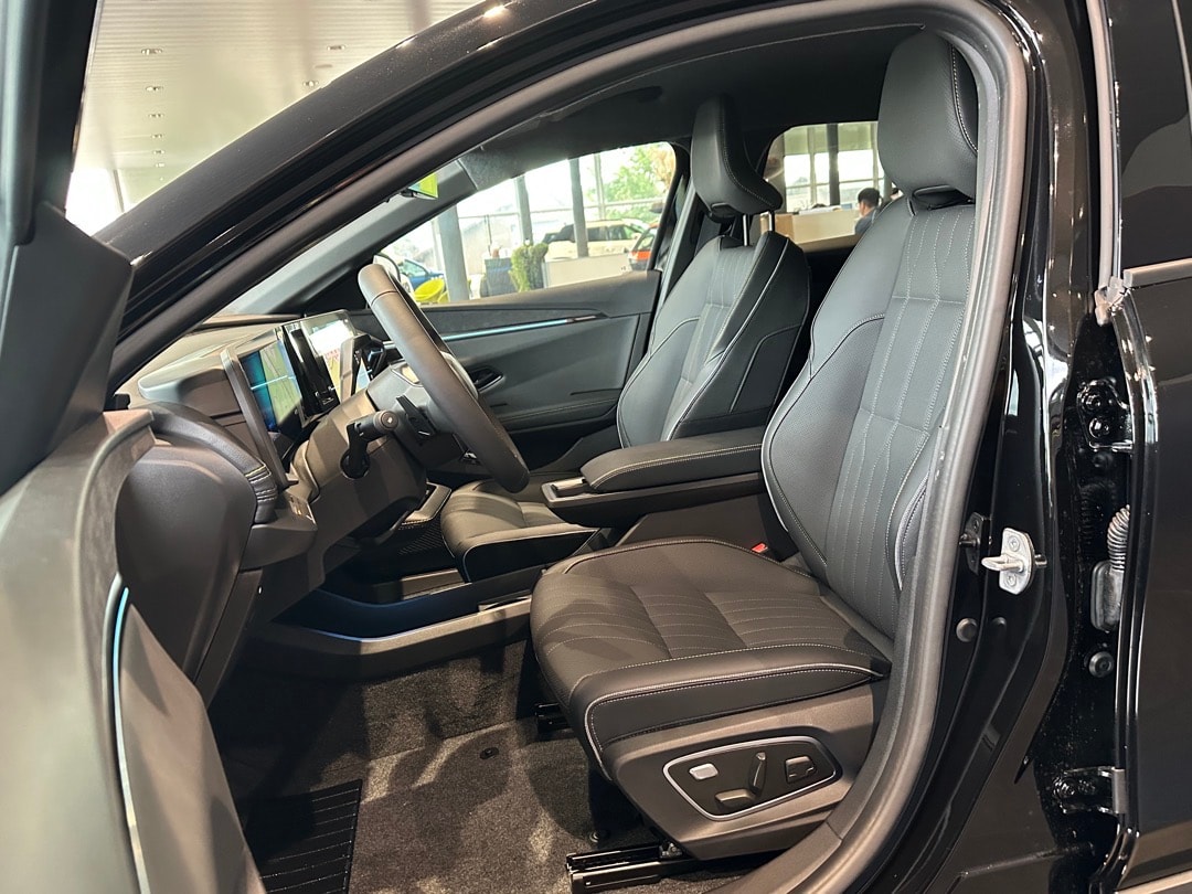 RENAULT Mégane E-TECH EV60 Iconic-image-9