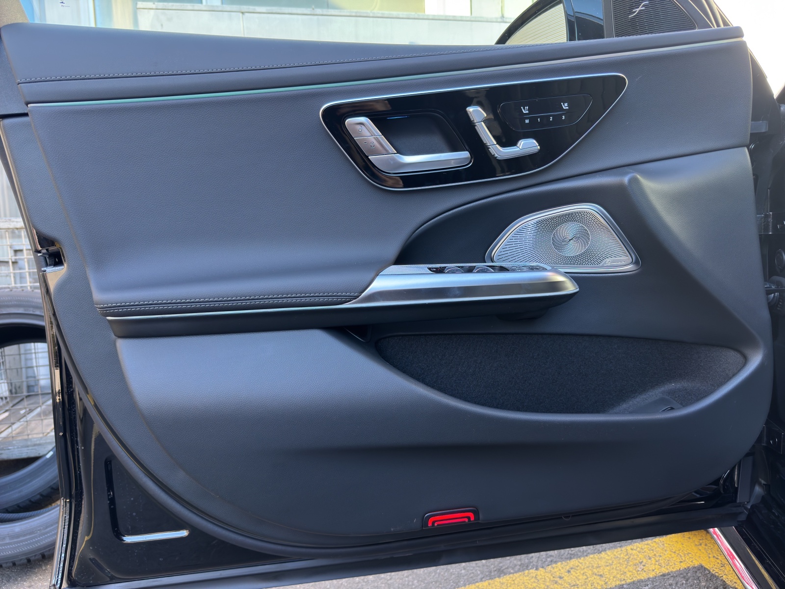 MERCEDES-BENZ E 300 de T 4Matic EQ Hybrid 9G-Tronic-image-7