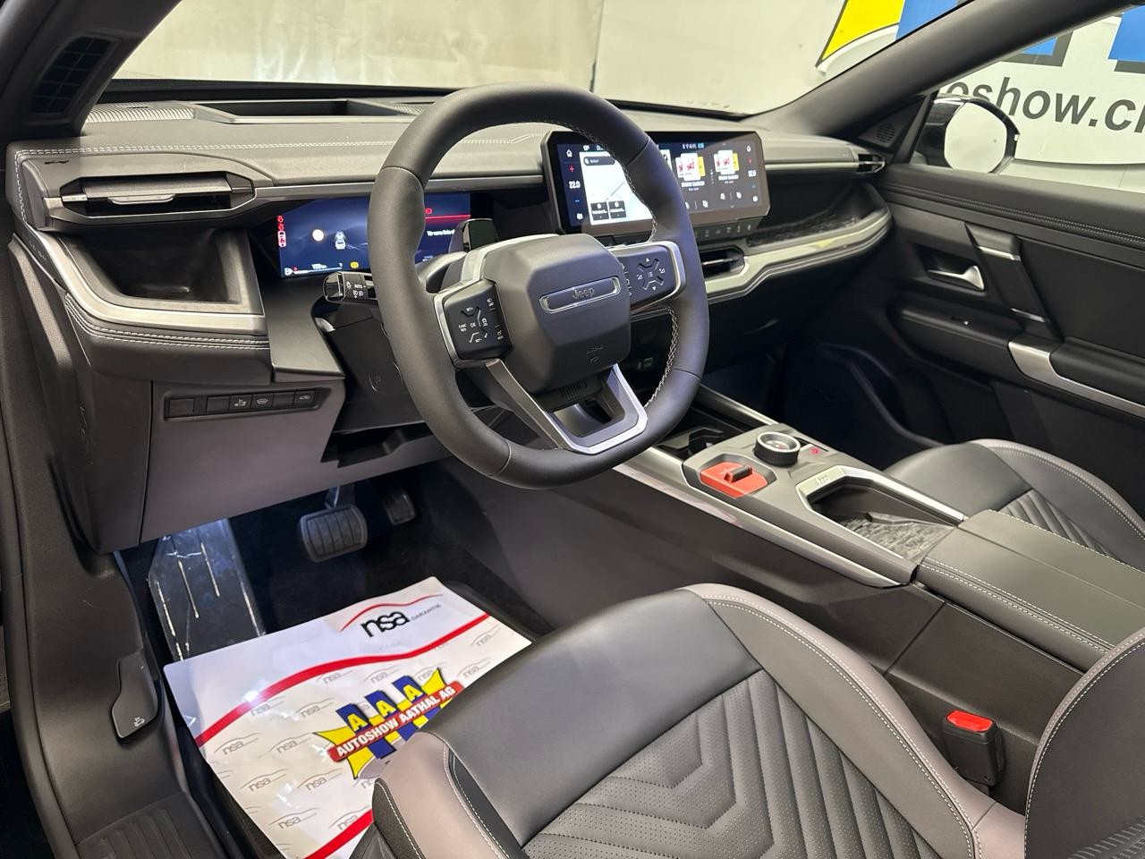 JEEP Compass 1.2 T e-Hybrid First Edition Plus & SKY-showroom-element-2