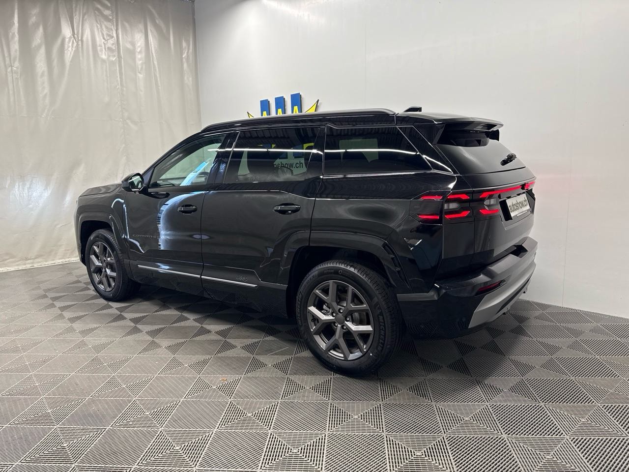 JEEP Compass 1.2 T e-Hybrid First Edition Plus & SKY-showroom-element-1
