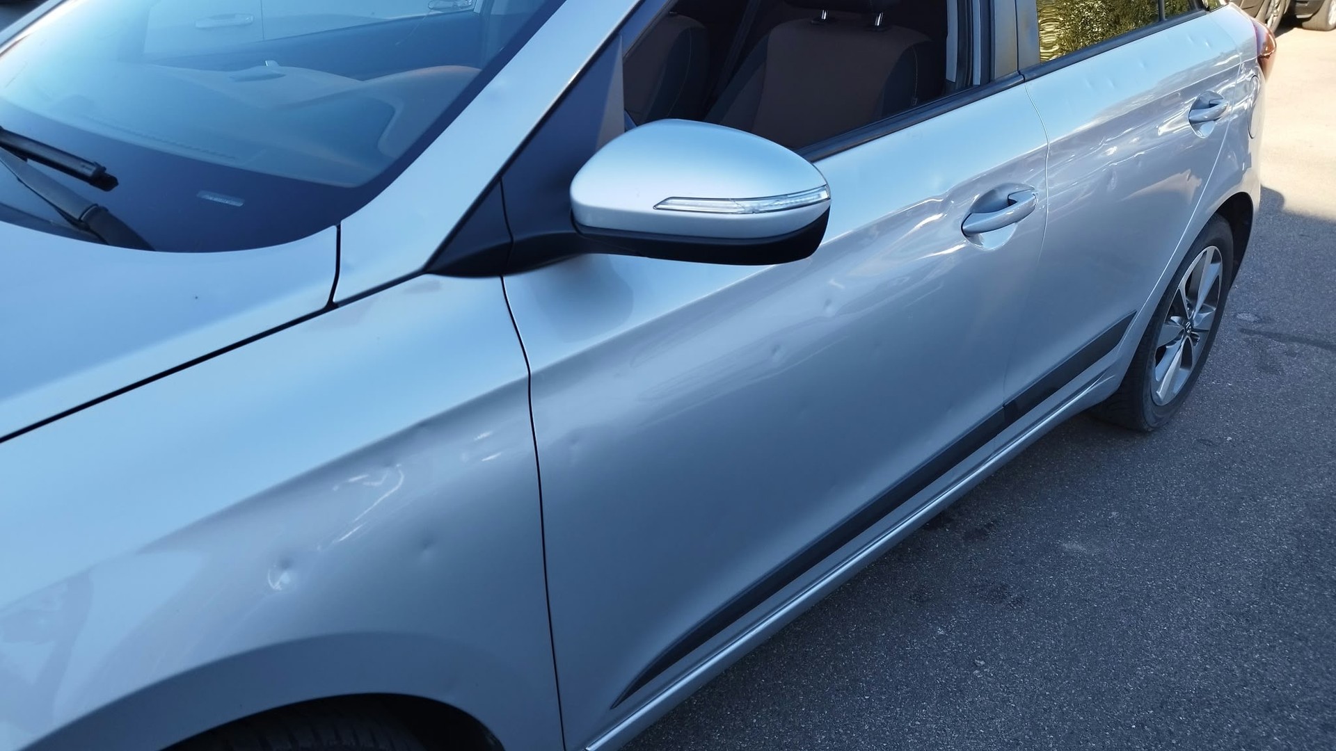 HYUNDAI i20 1.4 Launch Plus-image-12