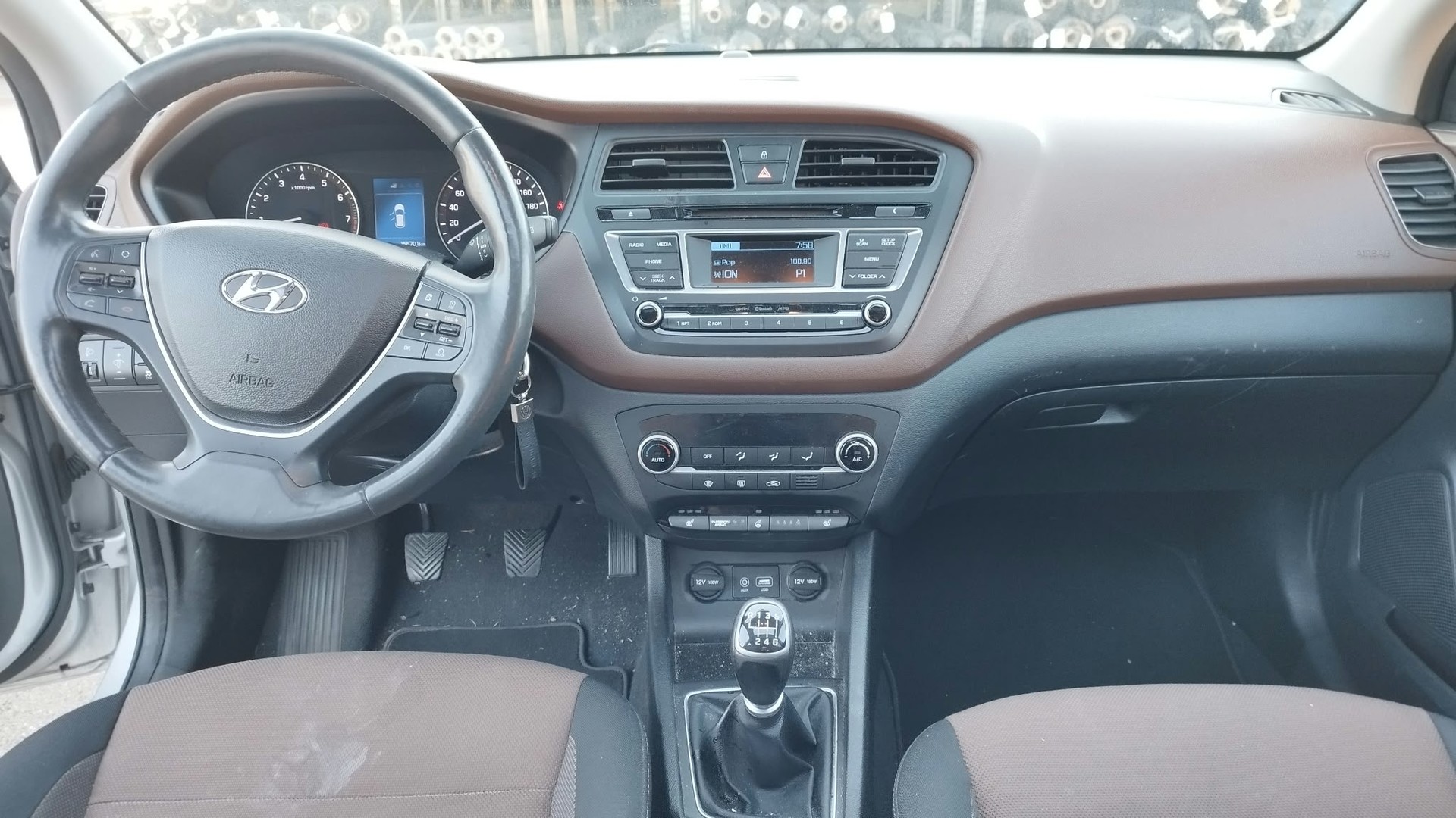 HYUNDAI i20 1.4 Launch Plus-image-14
