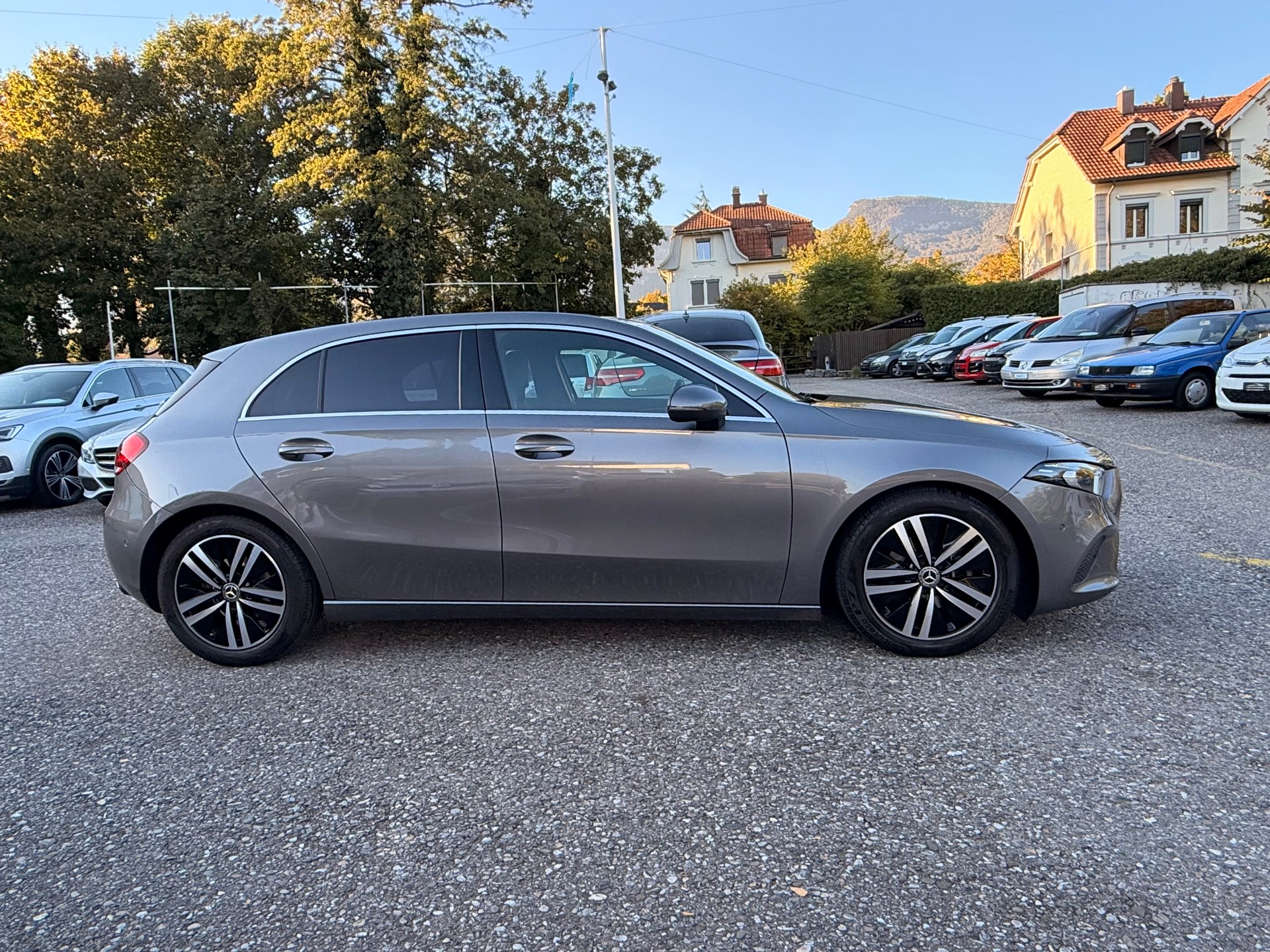 MERCEDES-BENZ A 180 Night Star 7G-DCT-showroom-element-2