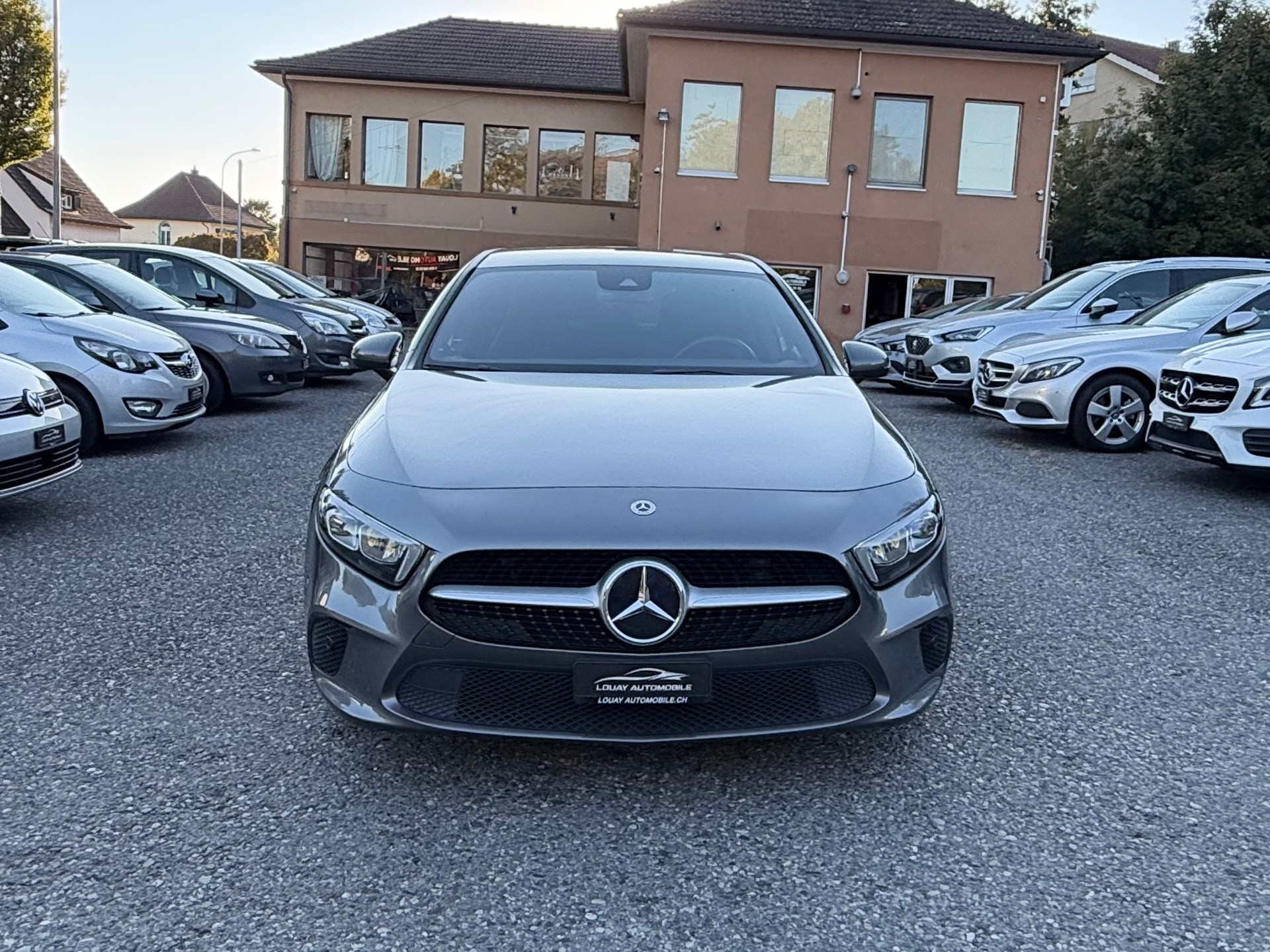 MERCEDES-BENZ A 180 Night Star 7G-DCT-showroom-element-1