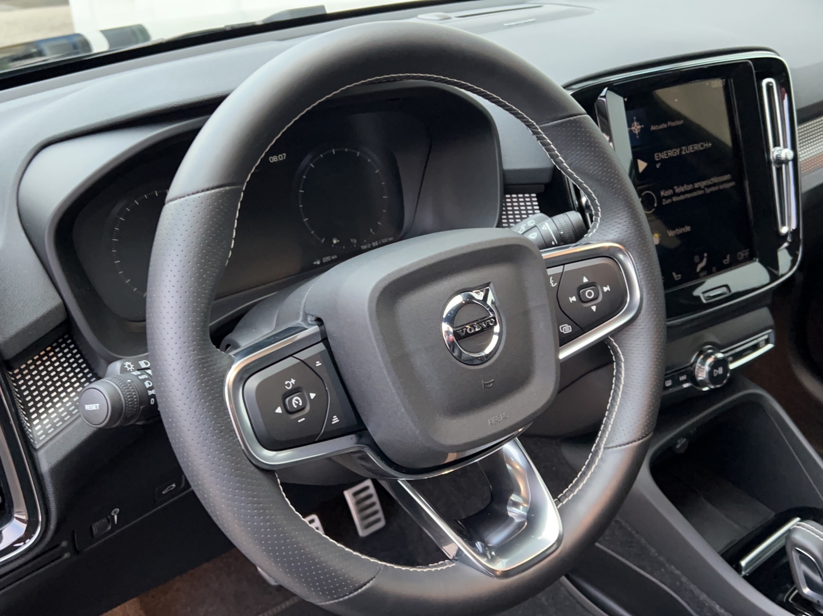VOLVO XC40 2.0 B4 MH R-Design AWD-showroom-element-3