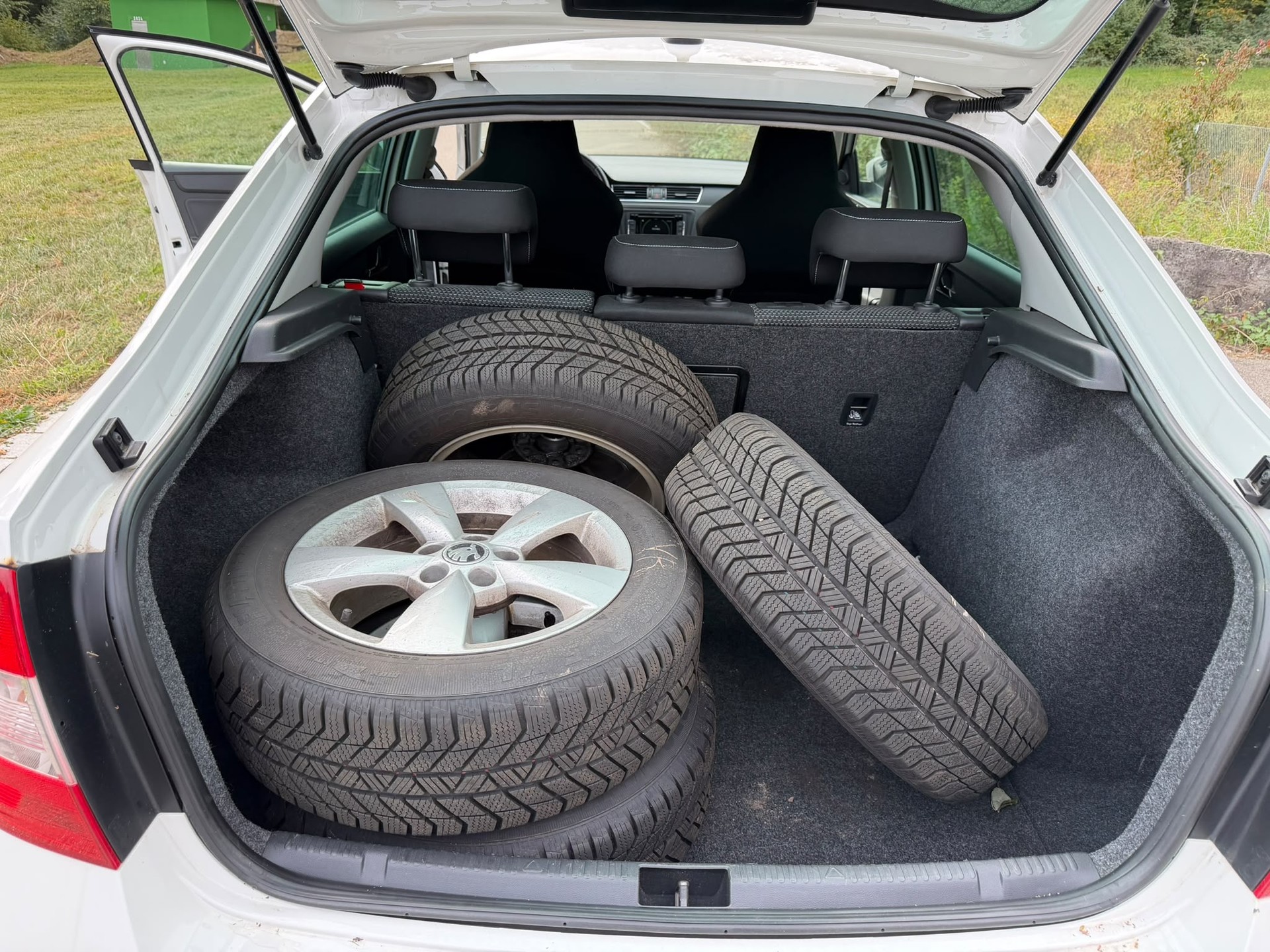 SKODA Rapid 1.2 TSI Ambition-image-8