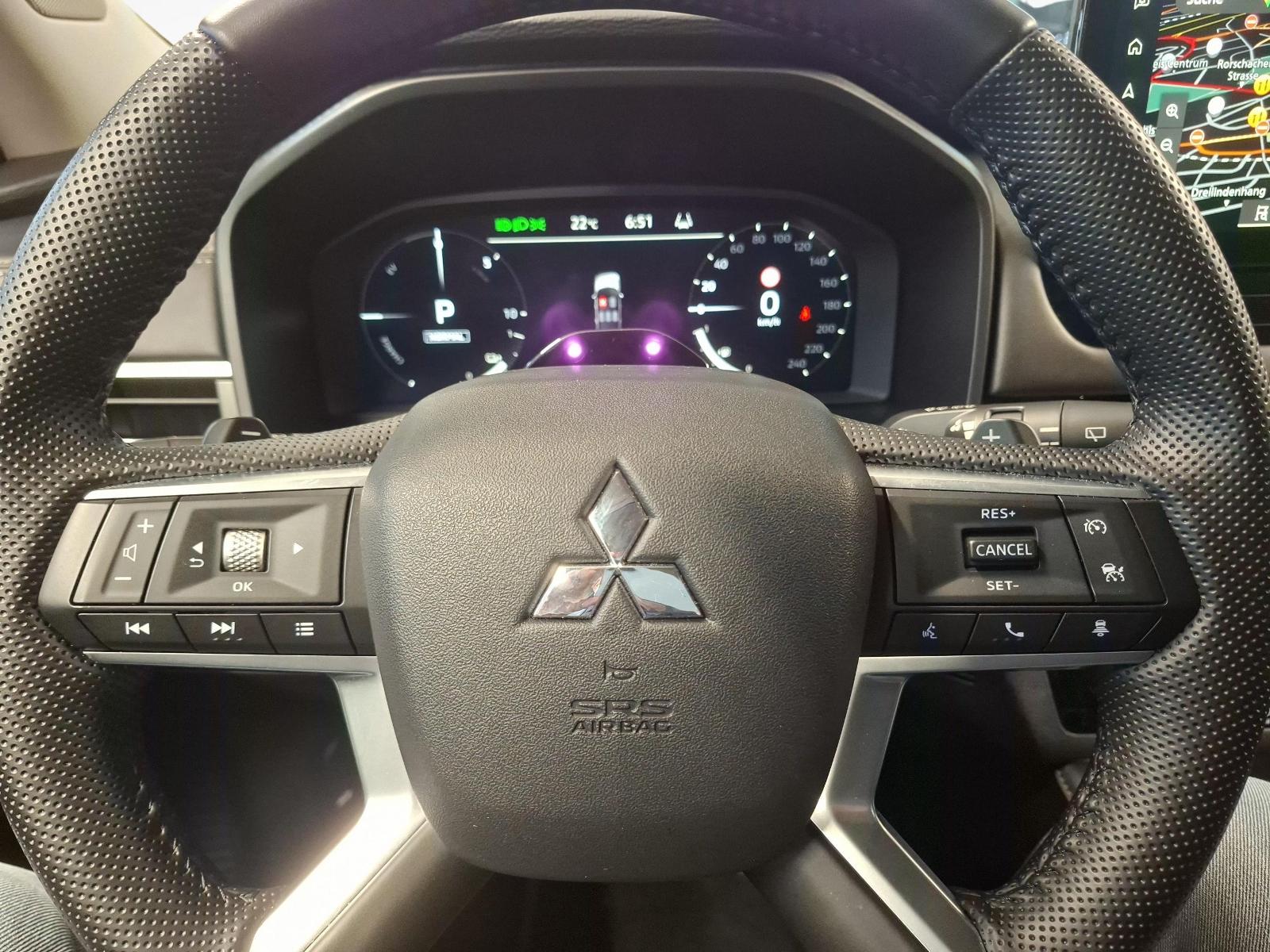 MITSUBISHI Outlander 2.4 PHEV Inform 4x4-image-16