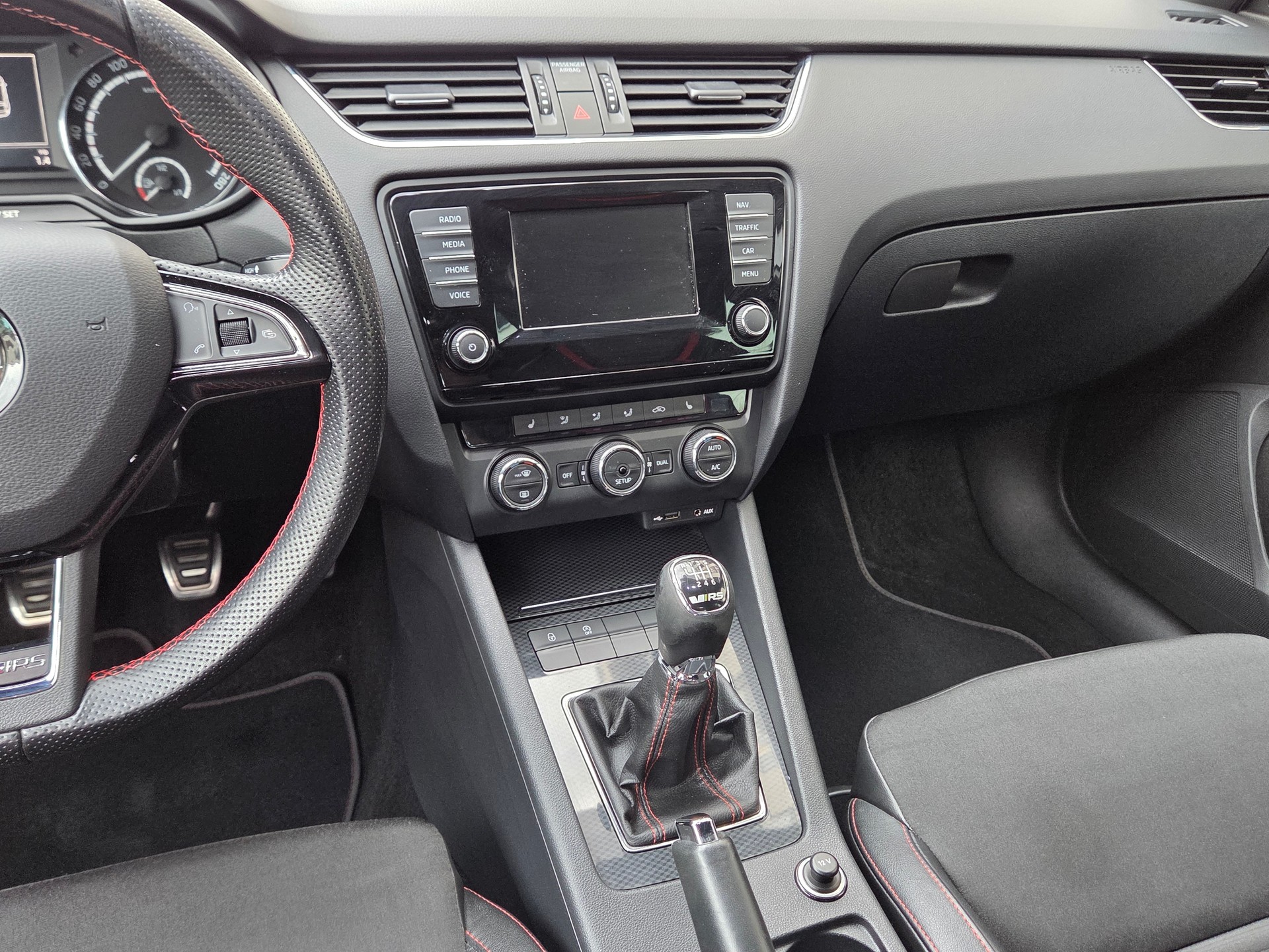 SKODA Octavia Combi 2.0 TDI RS-image-10