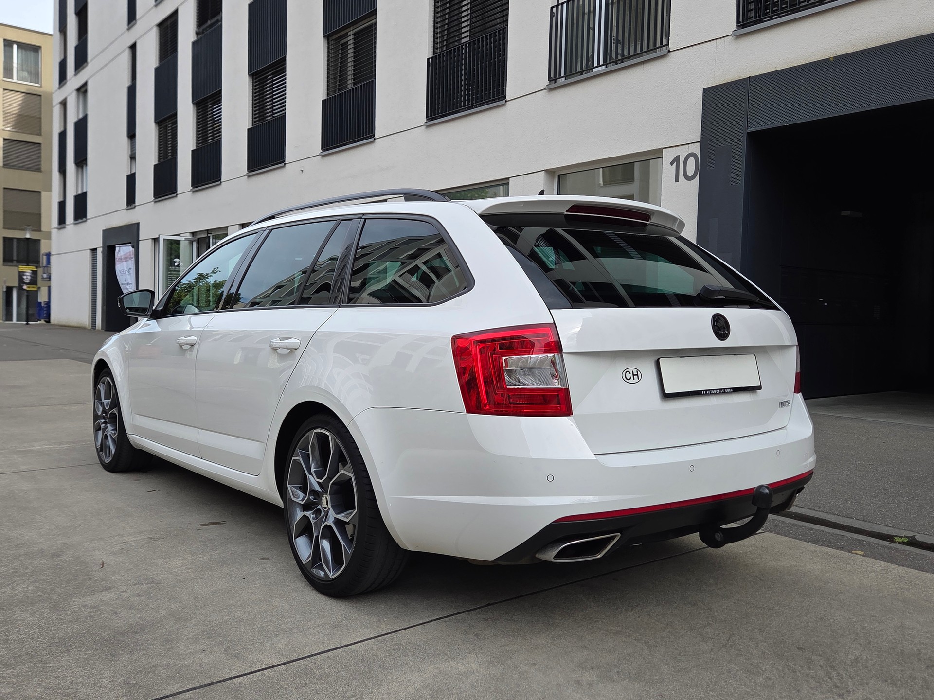SKODA Octavia Combi 2.0 TDI RS-image-4