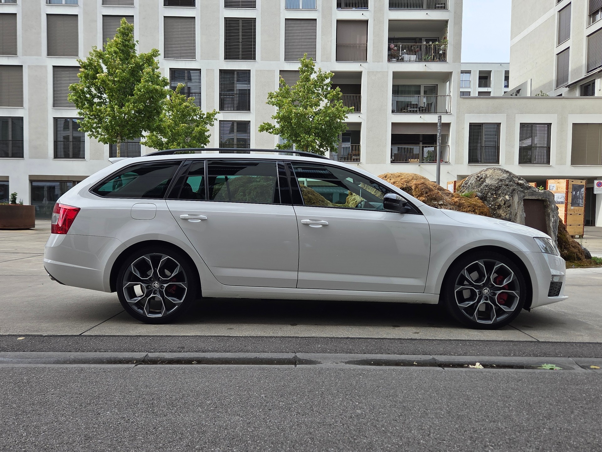 SKODA Octavia Combi 2.0 TDI RS-showroom-element-2