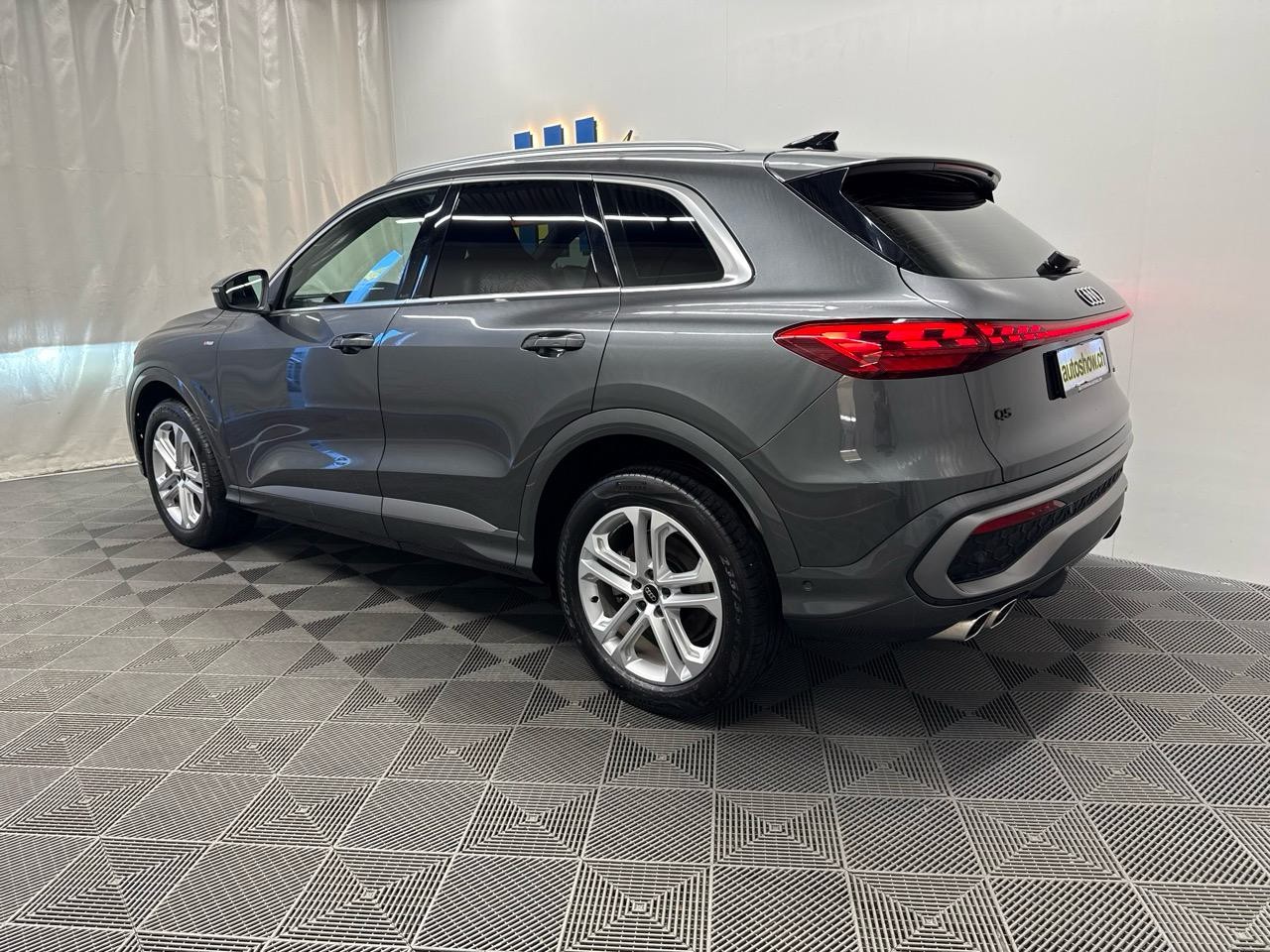 AUDI Q5 TFSI quattro 150 kW S-tronic S-Line-showroom-element-1