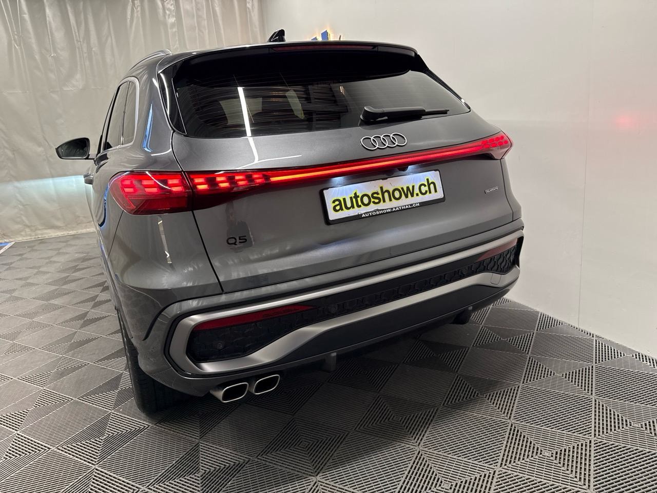 AUDI Q5 TFSI quattro 150 kW S-tronic S-Line-image-15