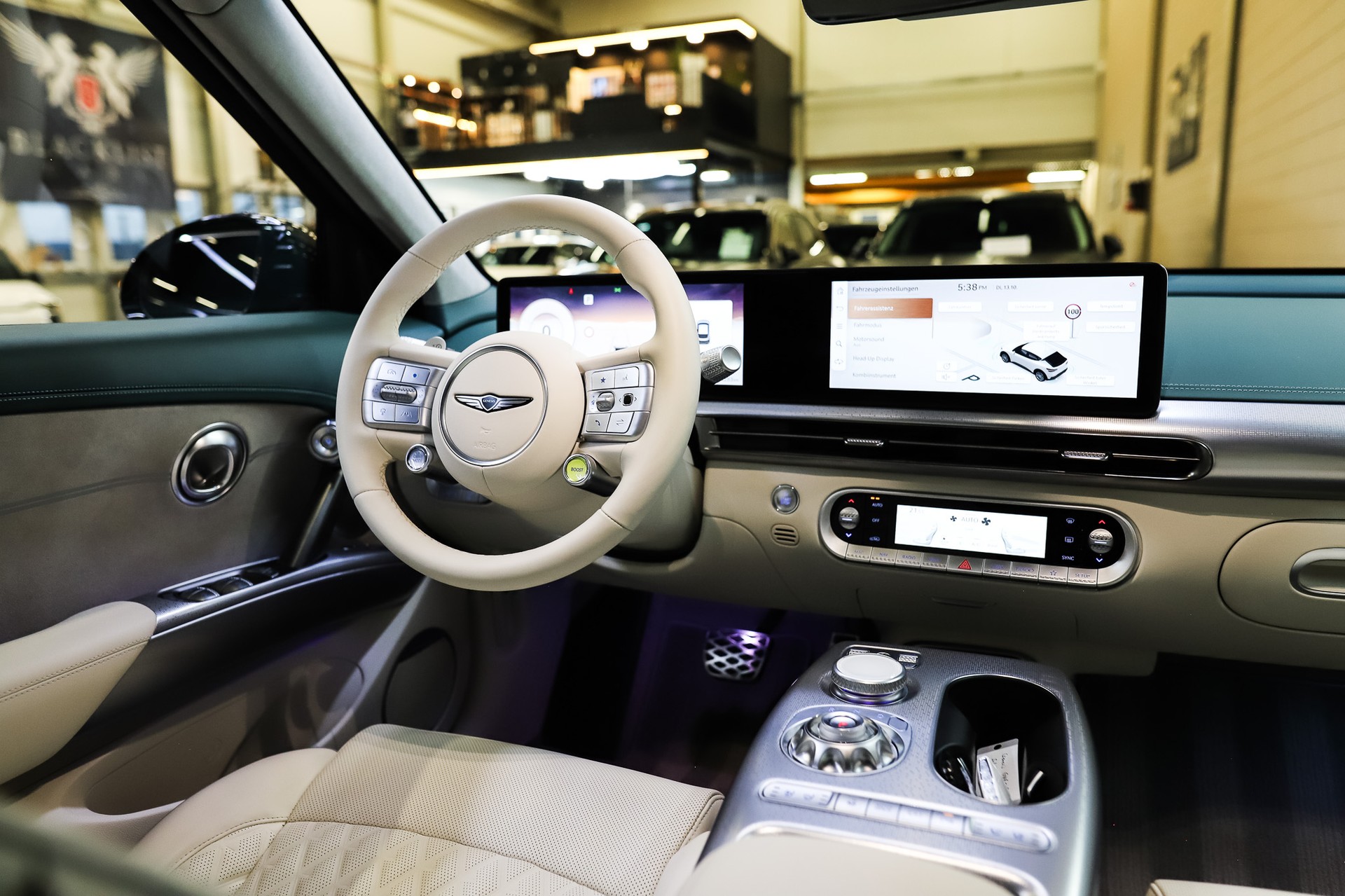 GENESIS GV60 77.4 kWh Sport Plus AWD * Anhängerkupplung * Vik Black *-image-22