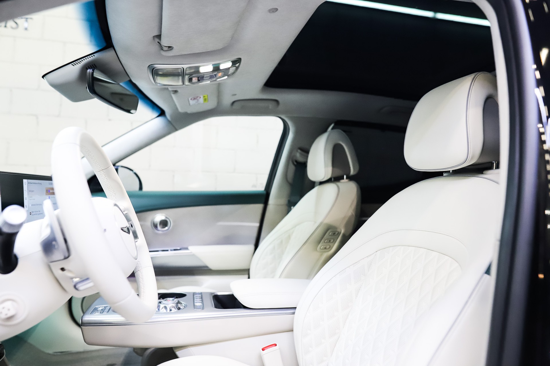 GENESIS GV60 77.4 kWh Sport Plus AWD * Anhängerkupplung * Vik Black *-image-9