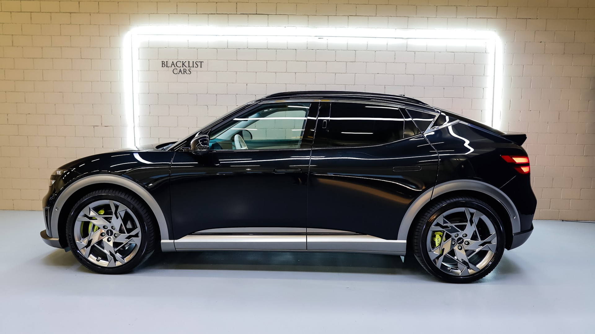 GENESIS GV60 77.4 kWh Sport Plus AWD * Anhängerkupplung * Vik Black *-showroom-element-3