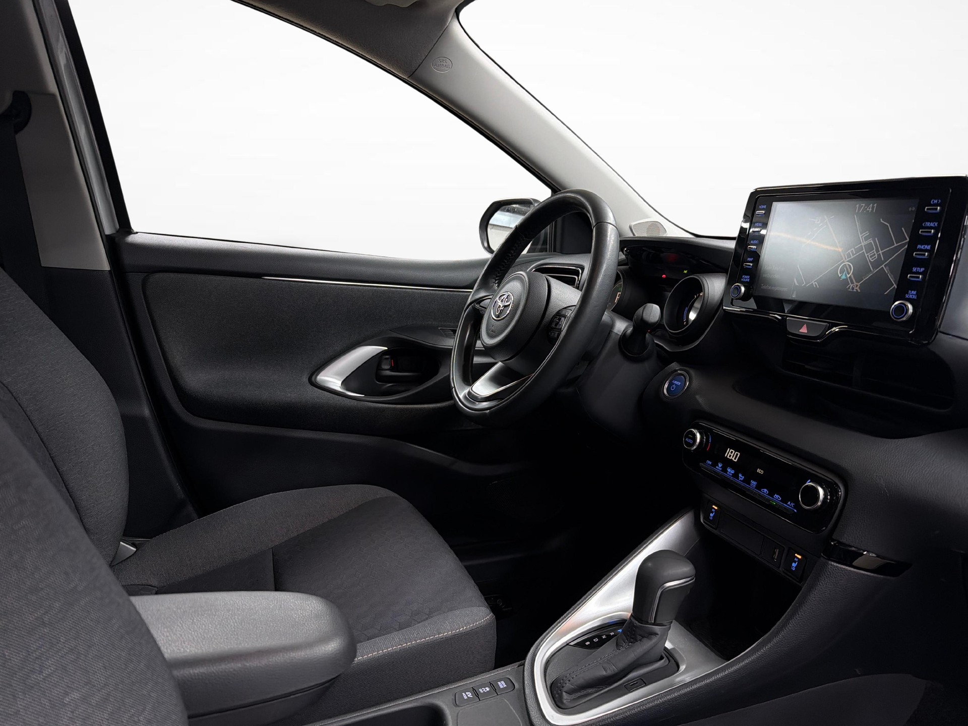 TOYOTA Yaris 1.5 VVT-i HSD Trend-image-9