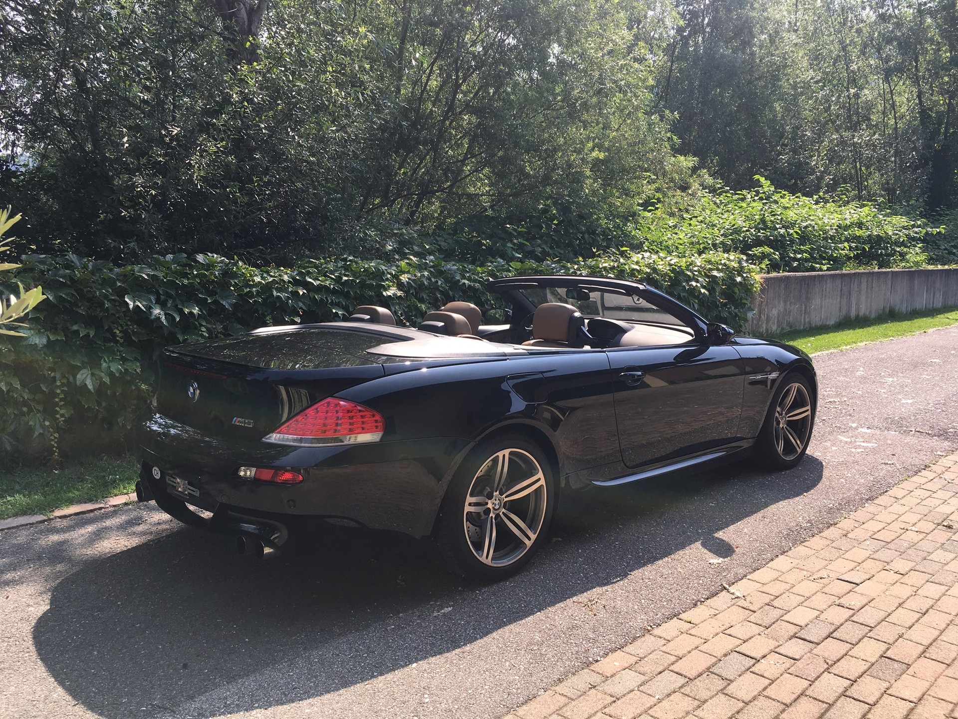 BMW M6 Cabrio - V10-image-3